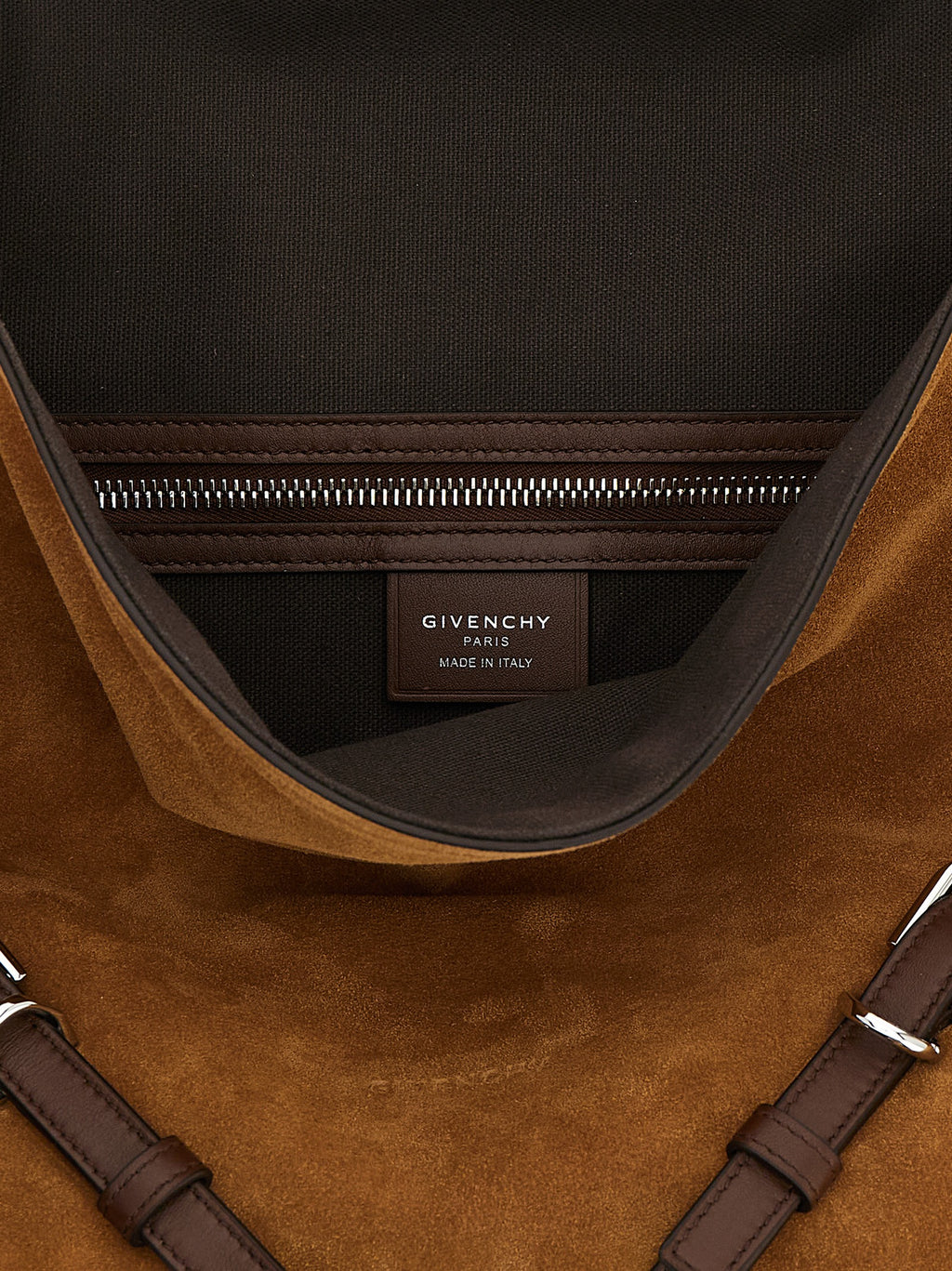 Sac à épaule en veau marron Givenchy, design élégant avec détails sophistiqués, idéal pour un style chic et pratique.