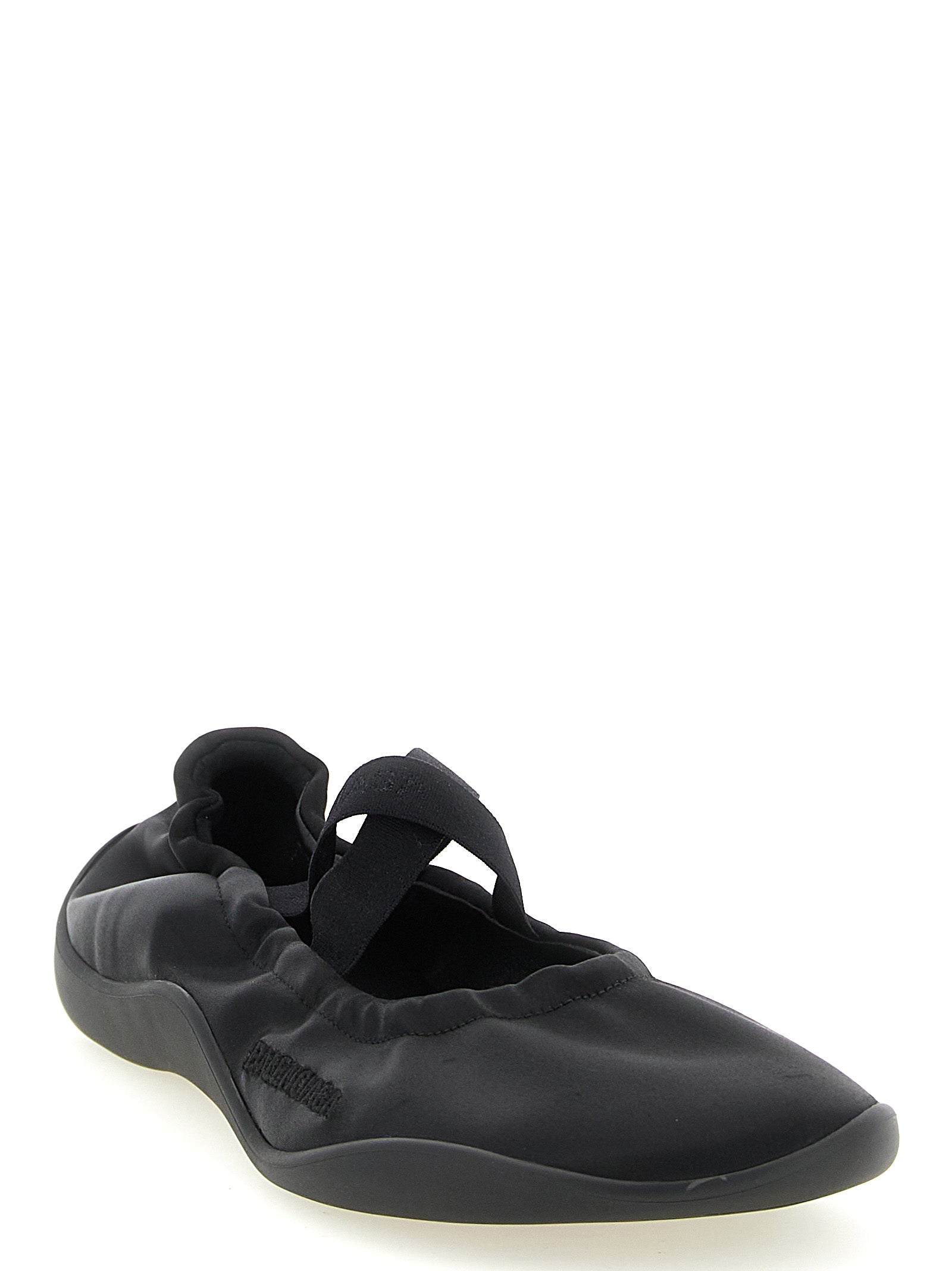 Chaussures ballerines en polyester noir de Balenciaga, élégantes et confortables, vues de face.
