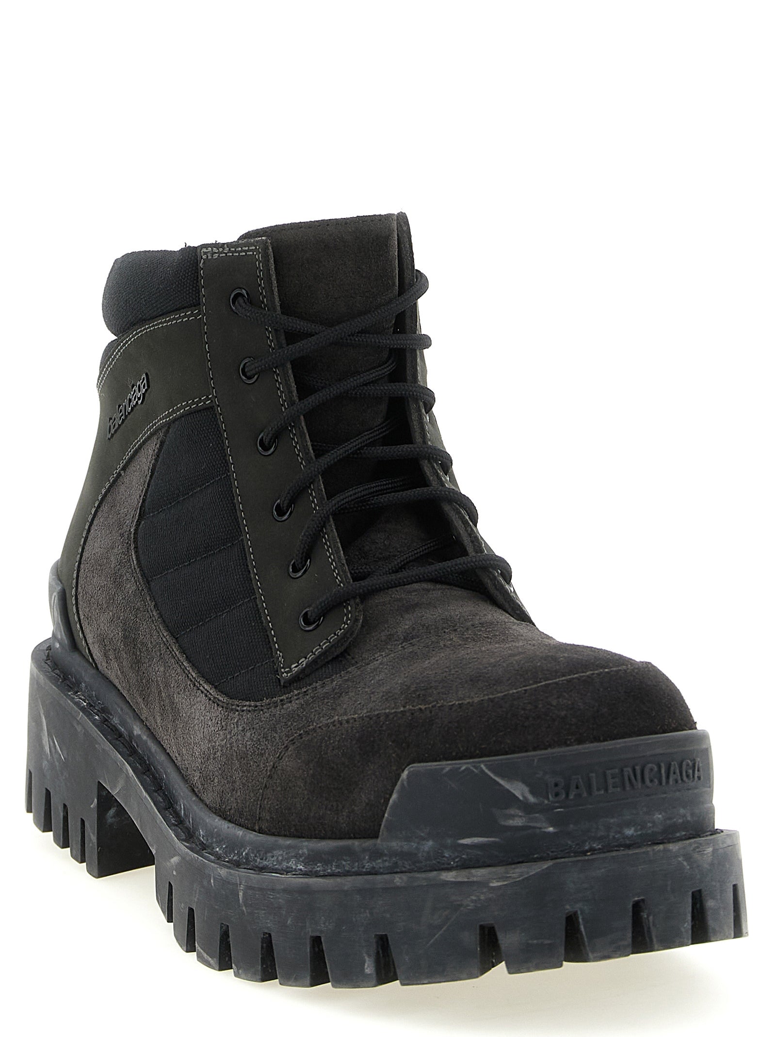 Bottes ankle en cuir de veau marron Balenciaga, élégantes et modernes, avec une finition soignée et une semelle en caoutchouc.