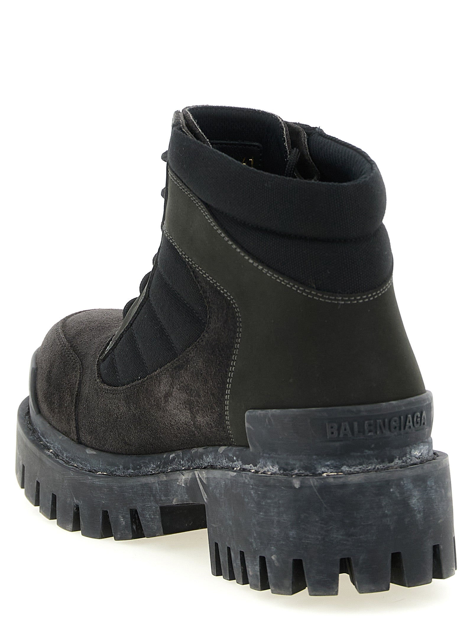 Bottines marron en cuir de veau Balenciaga, ankle boots élégantes avec design raffiné et finition soignée.