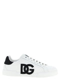 Sneakers basses en cuir bicolore Dolce & Gabbana, chaussures de sport élégantes avec détails en daim et semelle blanche.