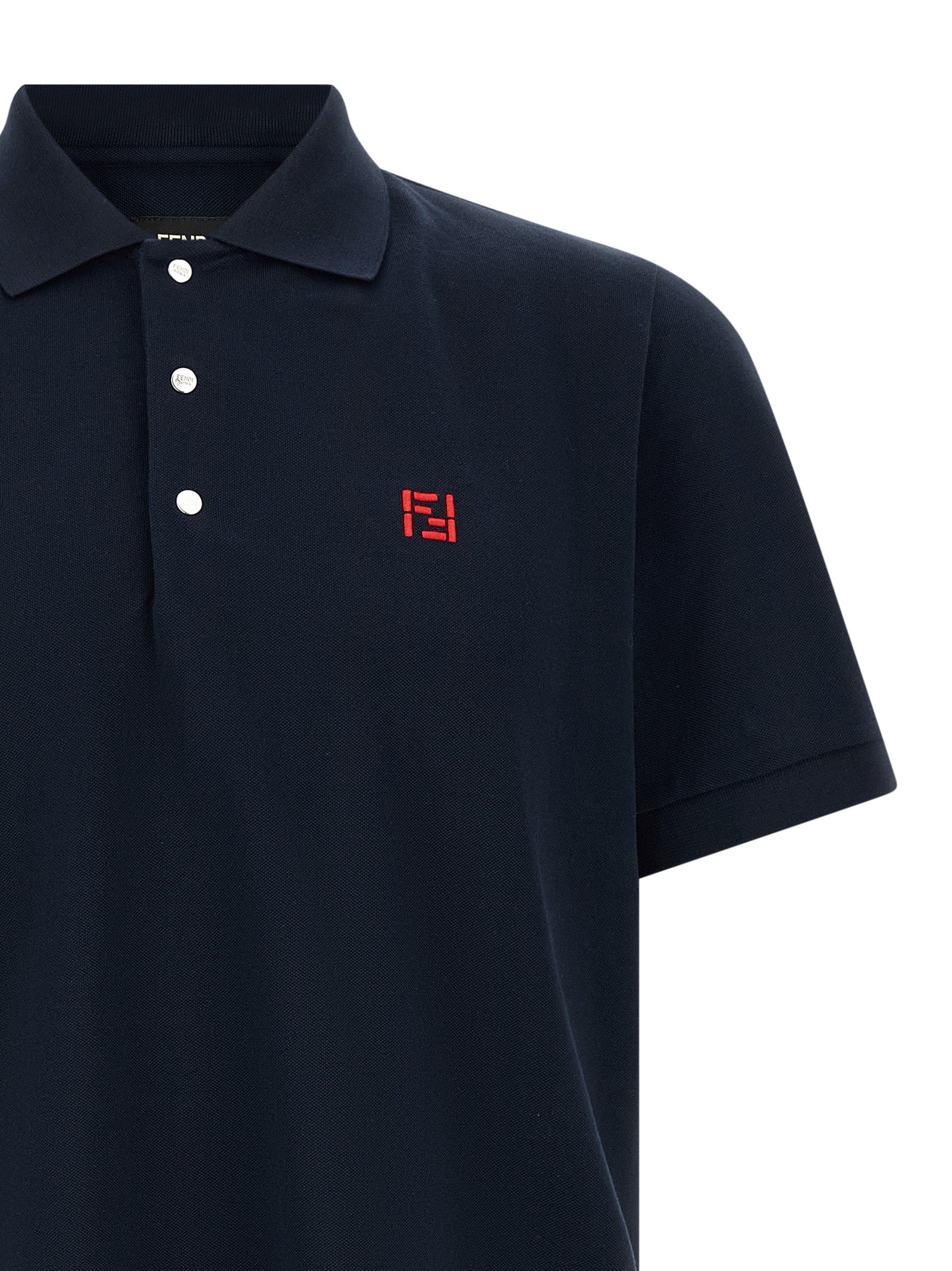 Chemise polo en coton bleu de Fendi, vue de face, avec col classique et logo brodé sur la poitrine.