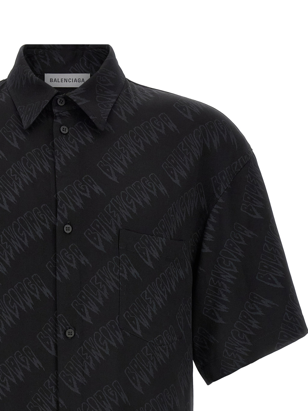 Chemise noire en viscose de la marque Balenciaga, avec coupe élégante et détails modernes visible sur l'image.