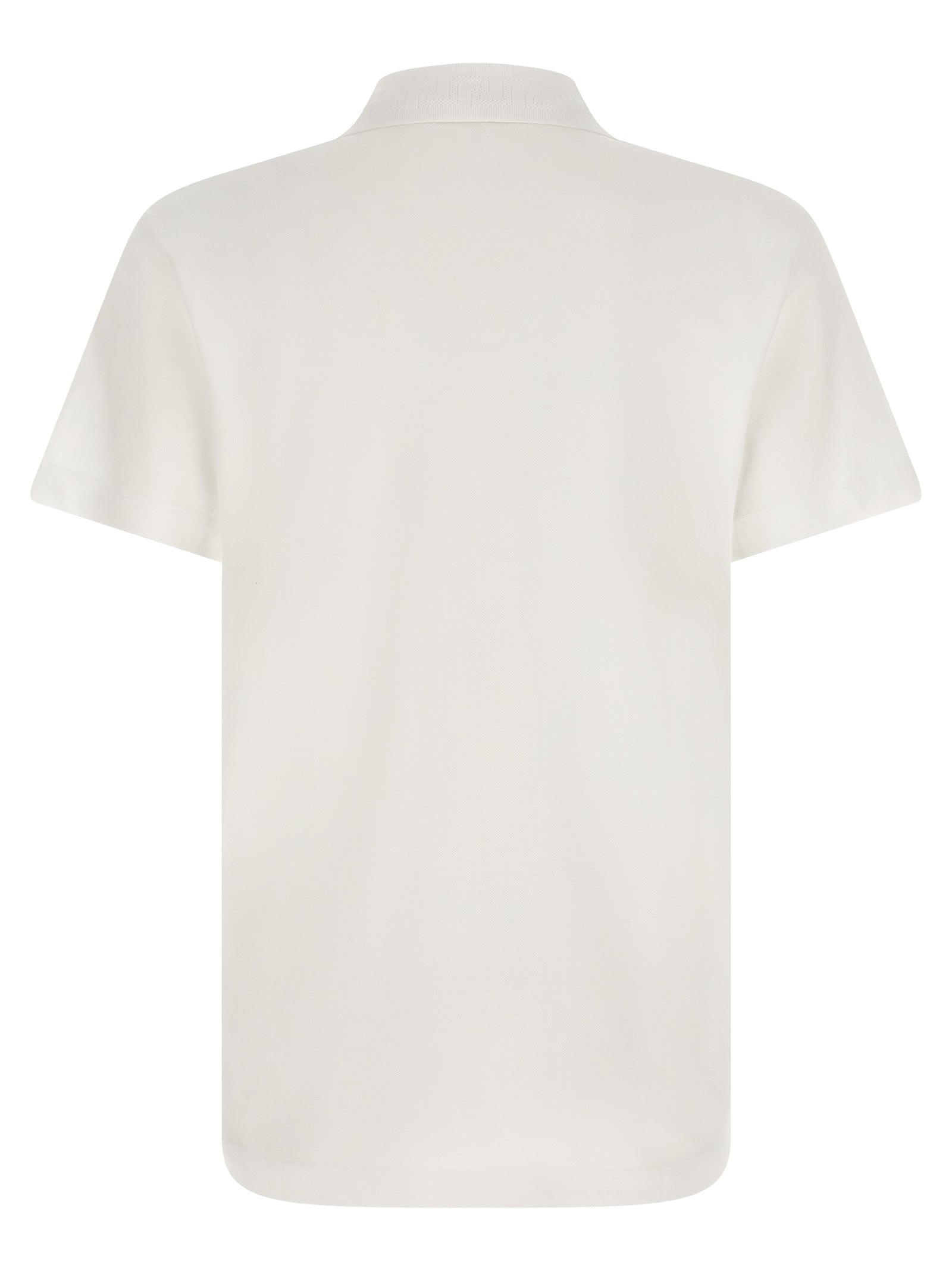 Chemise polo en coton blanc de la marque Versace avec logo emblématique sur la poitrine, vue de face.