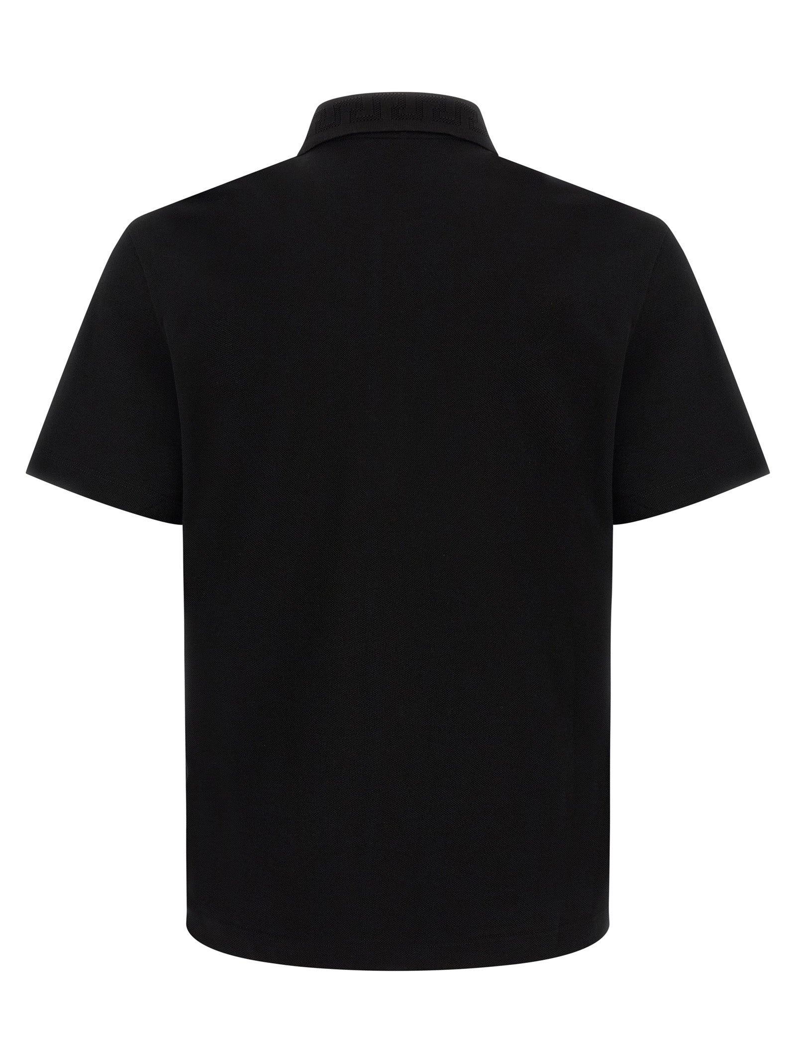 Chemise polo noire en coton de la marque Versace, avec logo emblématique, portée sur un mannequin.