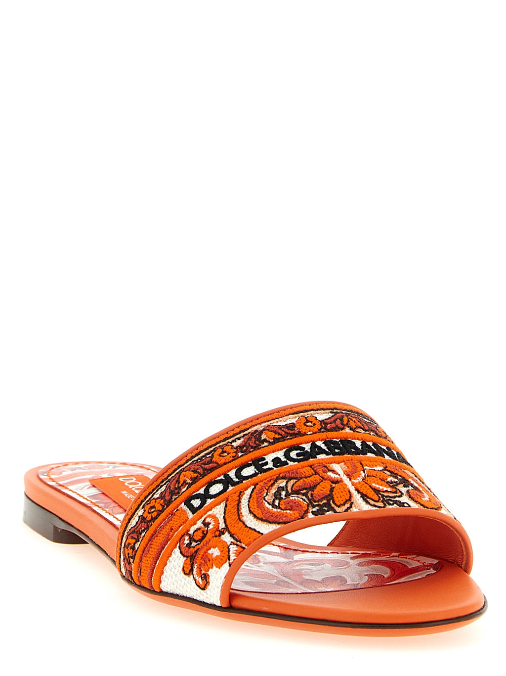 Sandales en coton orange de Dolce & Gabbana, mode élégante pour l'été, vues en gros plan.