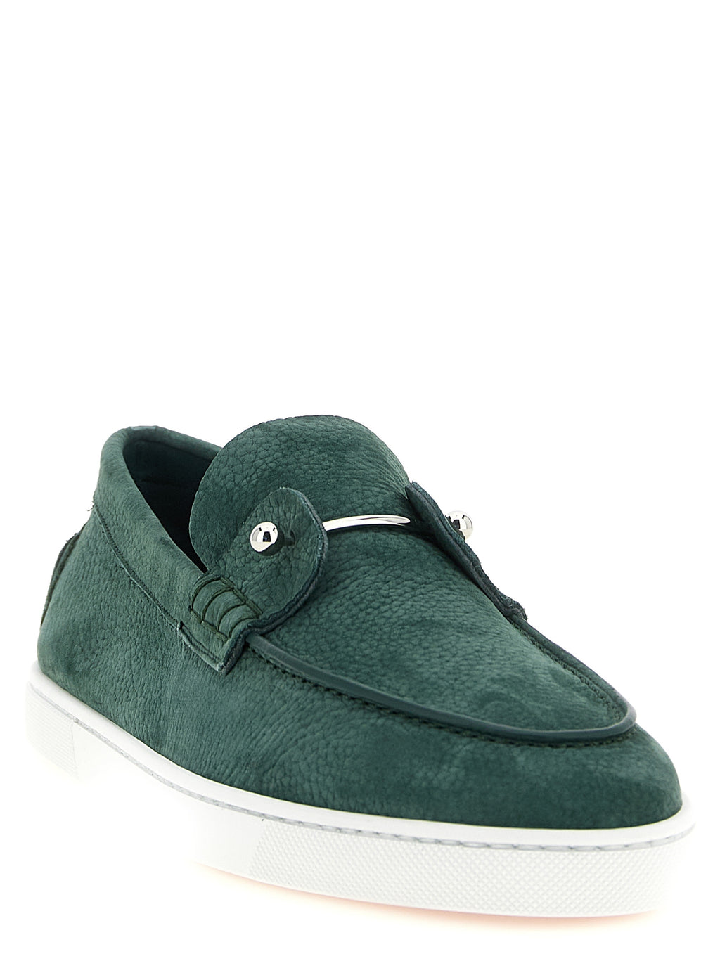 Chaussures Christian Louboutin en cuir de veau bicolore, mocassins slip-on élégants avec semelles distinctives rouges.