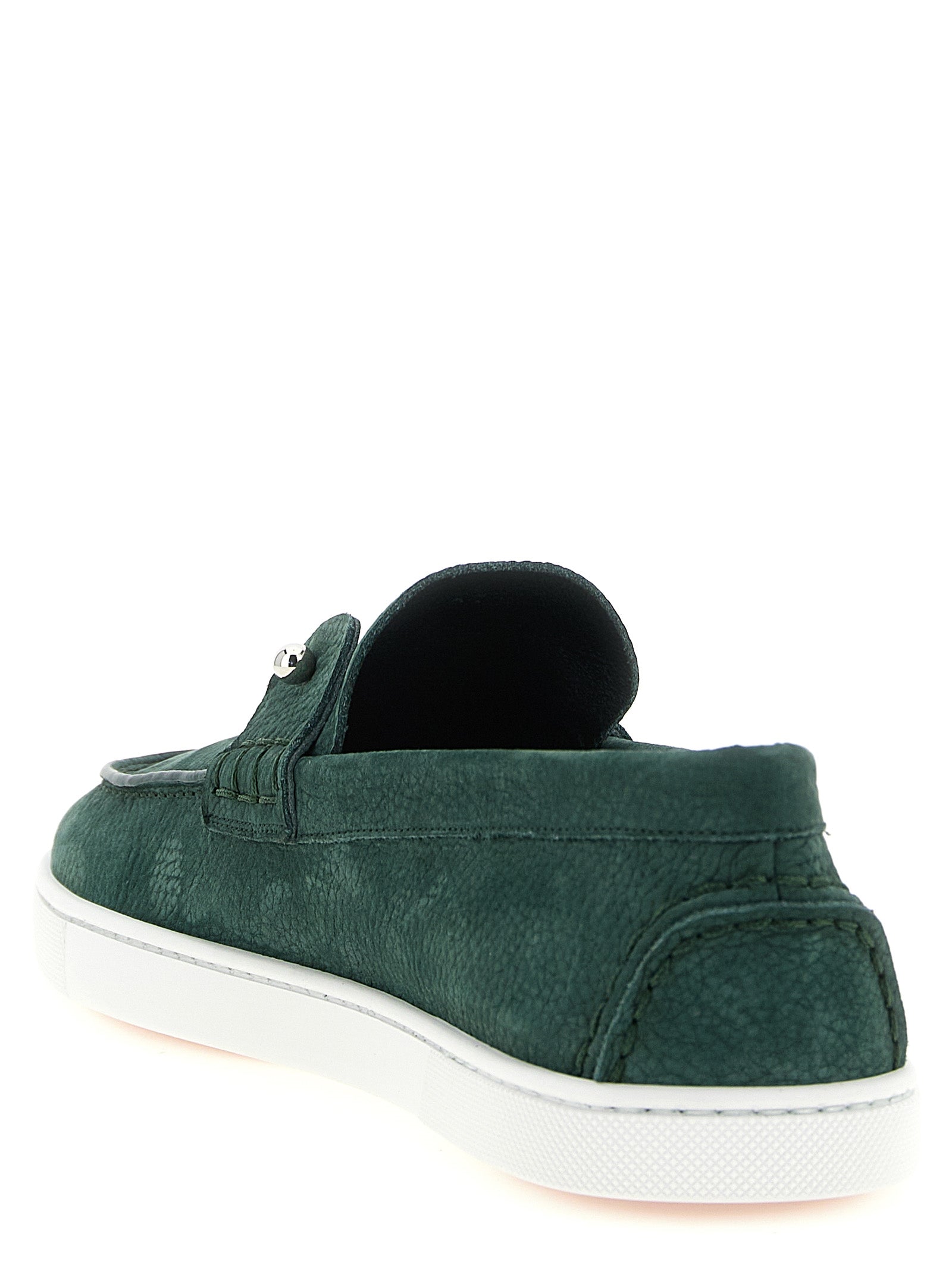 Mocassins Christian Louboutin en cuir de veau bicolore, slip-on, avec semelle en caoutchouc, visibles sur l'image.