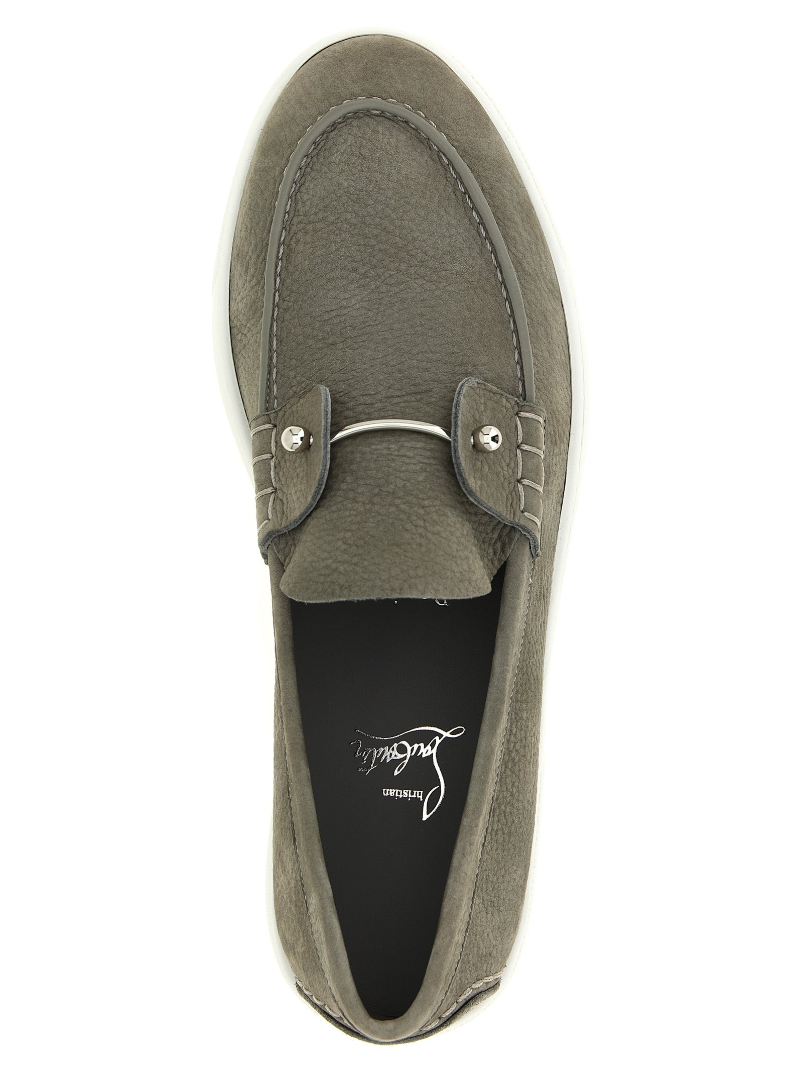 Chaussures Christian Louboutin en cuir de veau gris, mocassins sans lacets élégants et raffinés pour homme.