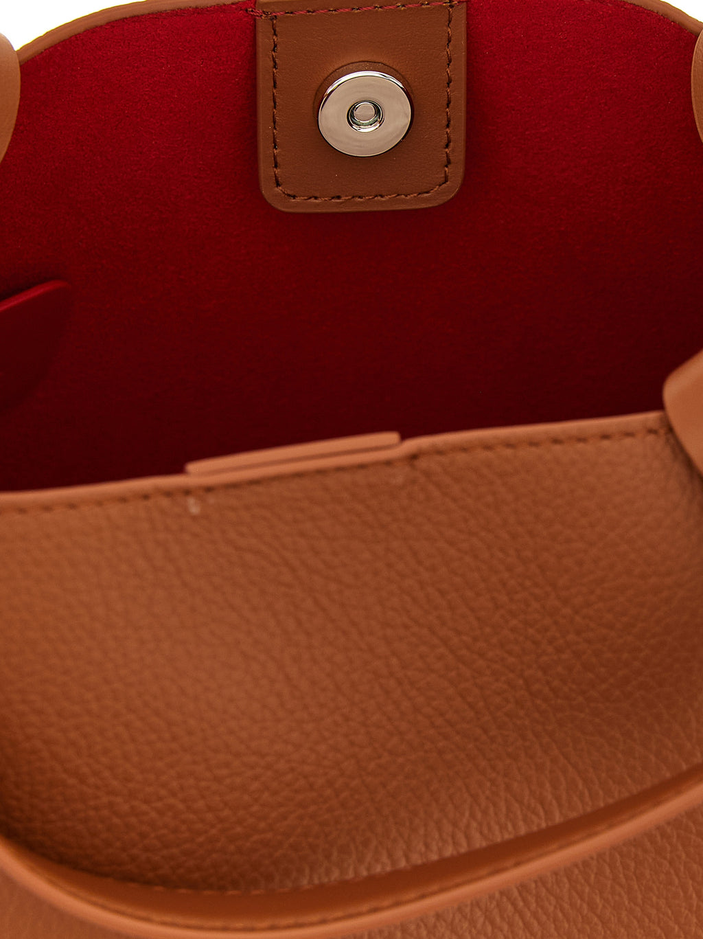 Sac porté main en cuir de veau marron de Christian Louboutin, sac tote élégant avec détails sophistiqués.