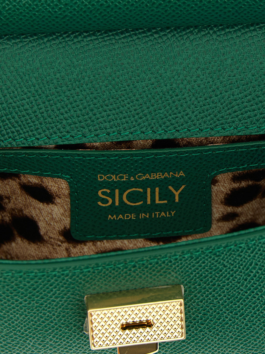 Sac à main Dolce & Gabbana en cuir de veau bicolore, élégant et sophistiqué, avec détails de finition raffinés.