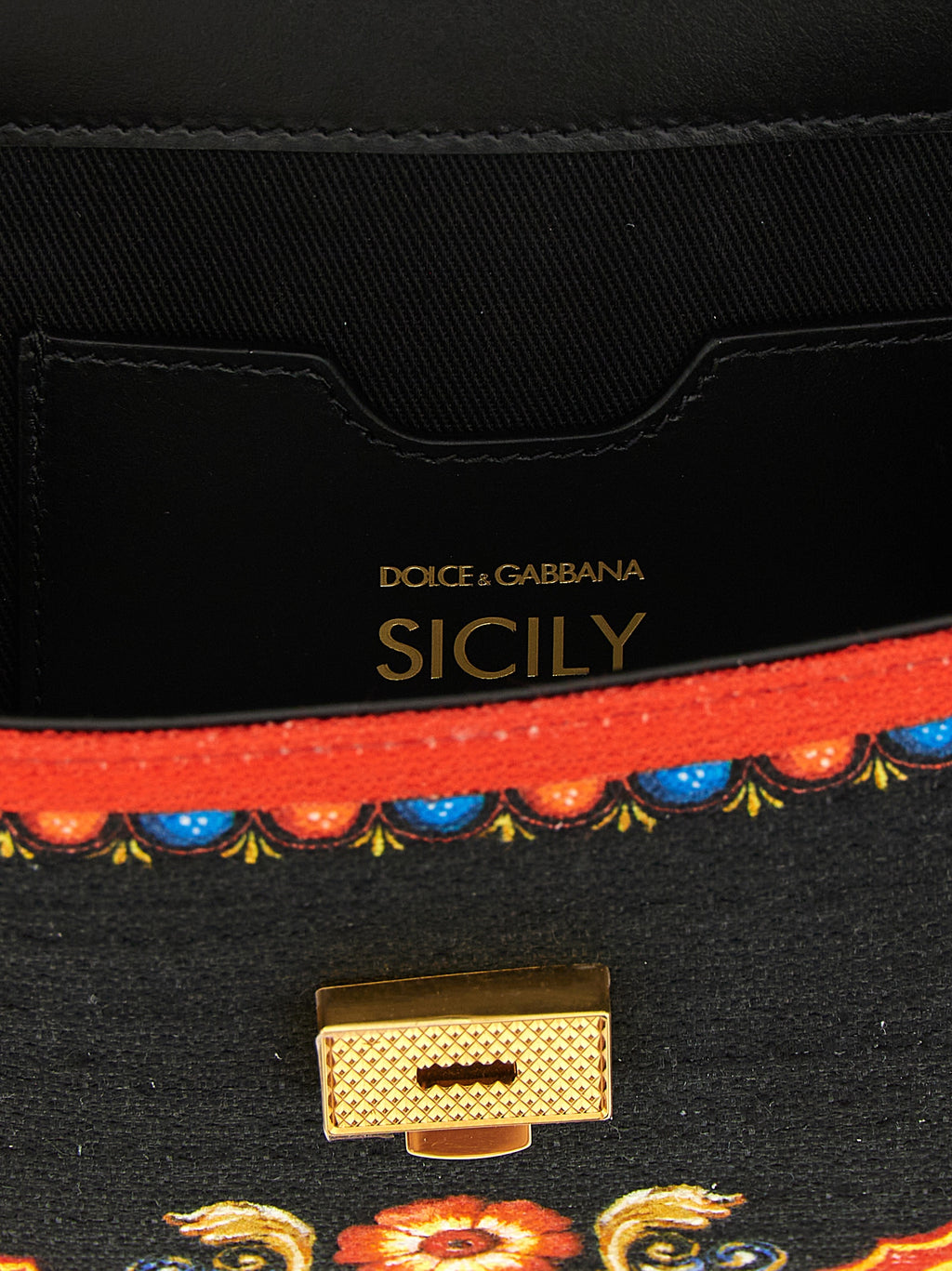 Sac à main en coton multicolore de Dolce & Gabbana avec détails élégants, visible dans l'image.