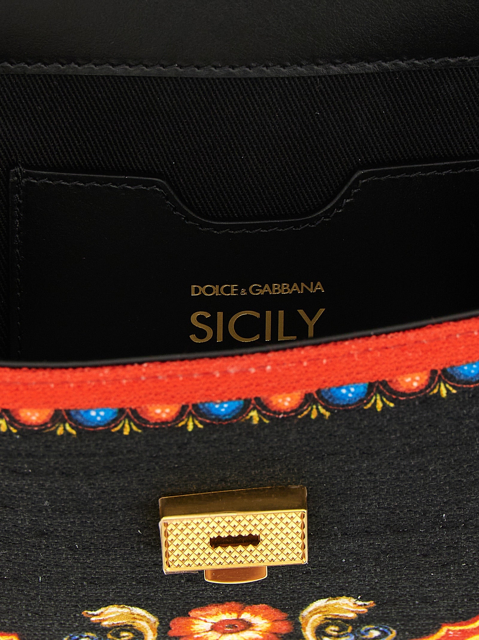 Sac à main en coton multicolore de Dolce & Gabbana avec détails élégants, visible dans l'image.