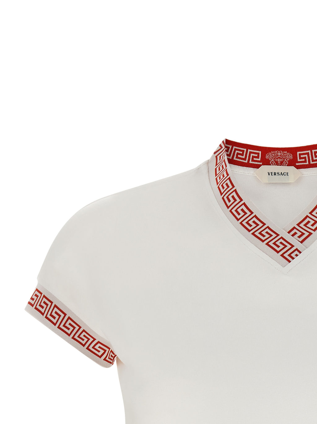 T-shirt en coton multicolore de Versace avec logo et design élégant, porté sur un mannequin.