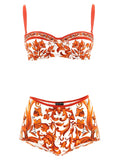 Bikini en polyamide orange Dolce & Gabbana avec design élégant, porté sur une mannequin, parfait pour la plage.