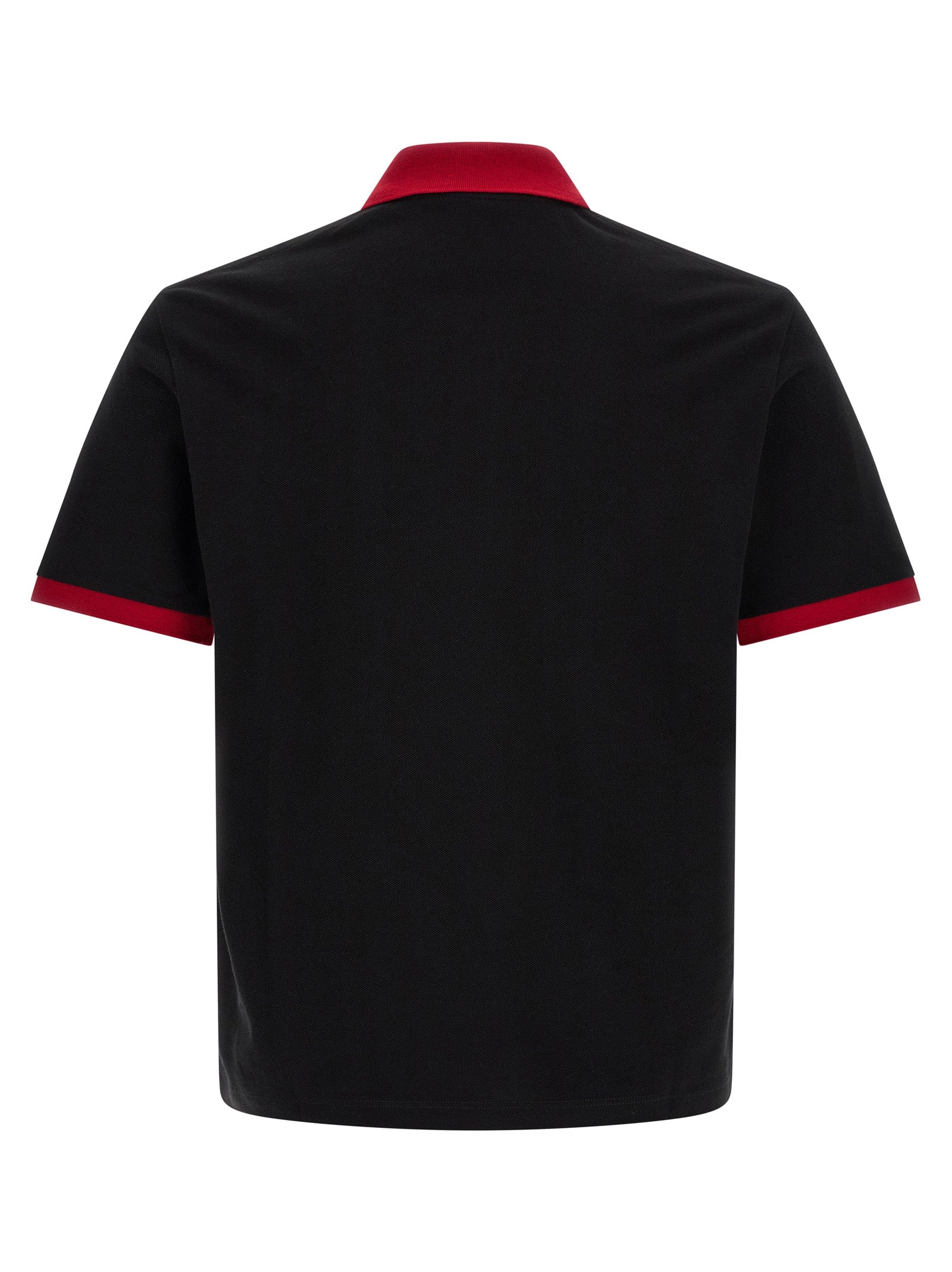 Chemise polo en coton noir de Versace, vue de face, avec logo distinctif sur la poitrine, tissu doux et élégant.