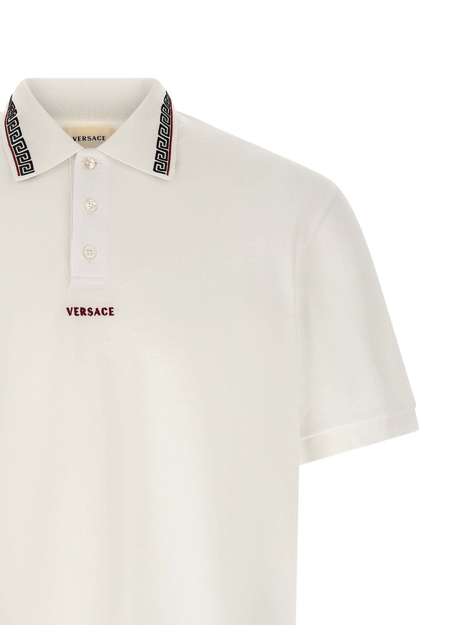 Chemise polo blanche en coton de la marque Versace, avec logo discret sur la poitrine, vue de face.