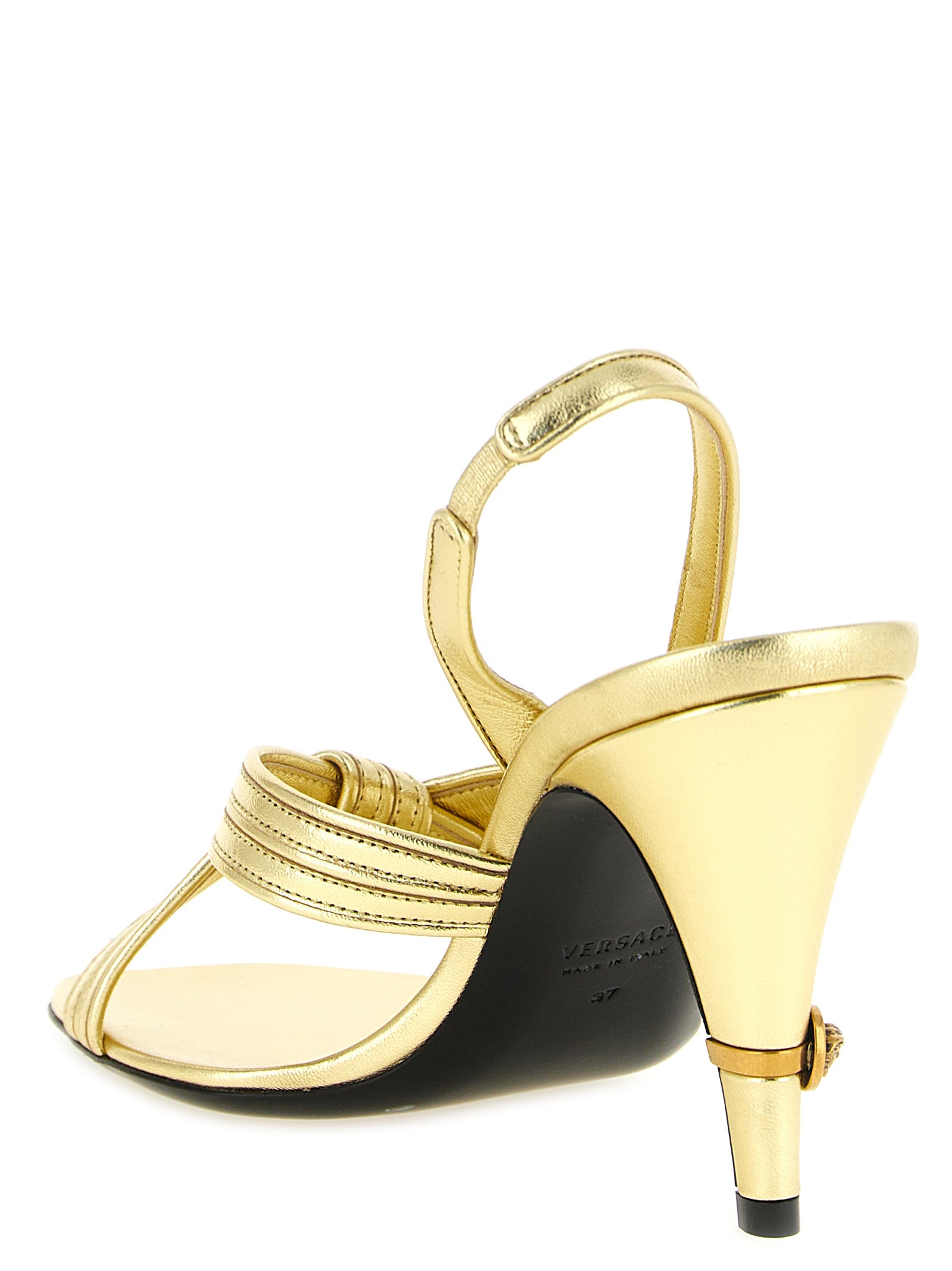 Sandales à talons stilettos en cuir d'agneau doré de Versace, élégantes chaussures pour femme, vue de profil.