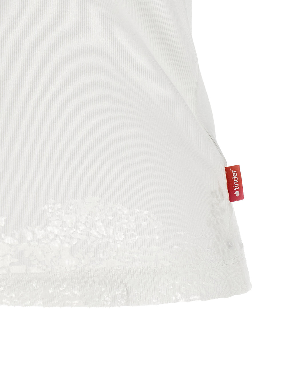 Débardeur blanc en coton de la marque Diesel, modèle léger et confortable, visible avec la texture du tissu et la coupe simple.