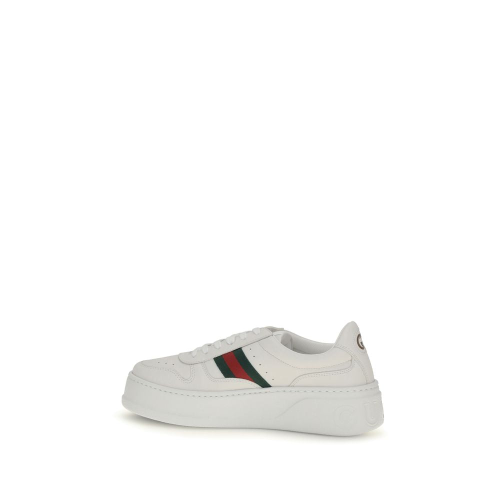 Chaussures Gucci Bos Taurus en cuir de veau blanc, baskets chunky élégantes avec semelle épaisse et détails modernes.