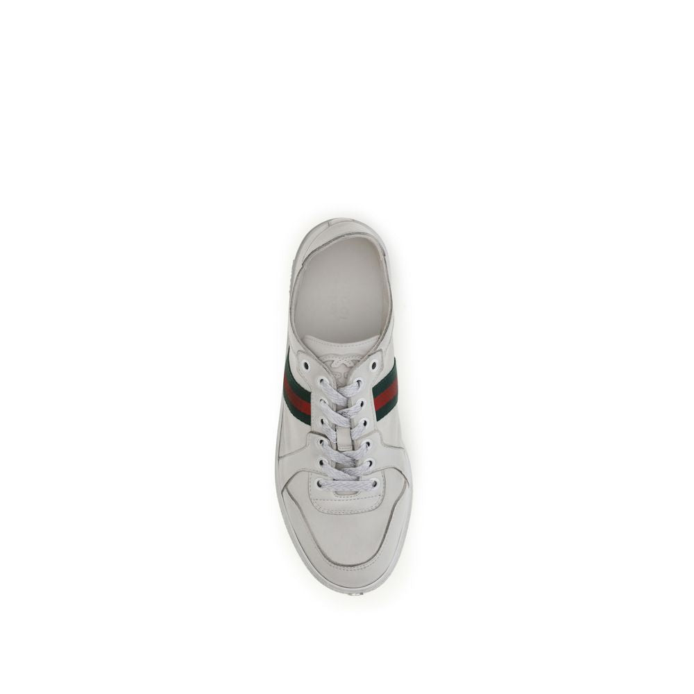 Chaussures de sport Gucci Bos Taurus en cuir blanc pour hommes, sneakers athlétiques élégants et confortables.