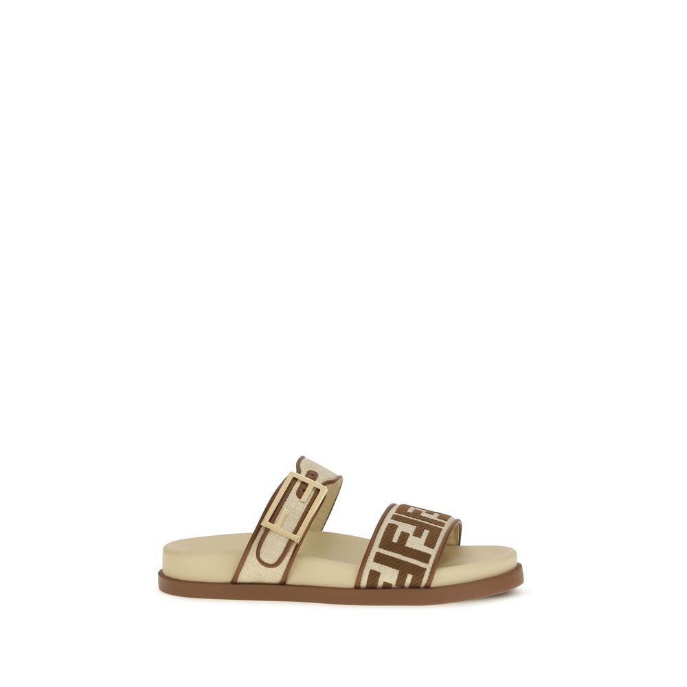 Sandales plates Fendi en raffia marron, avec design élégant et confortable, parfaites pour un look estival sophistiqué.