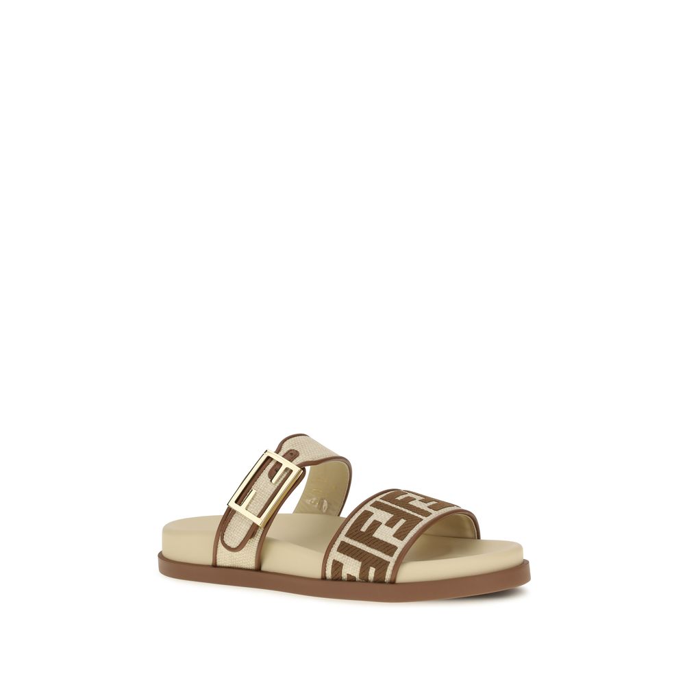 Sandales plates en rafia marron de Fendi, avec bride fine et semelle plate, pour un look élégant et décontracté.