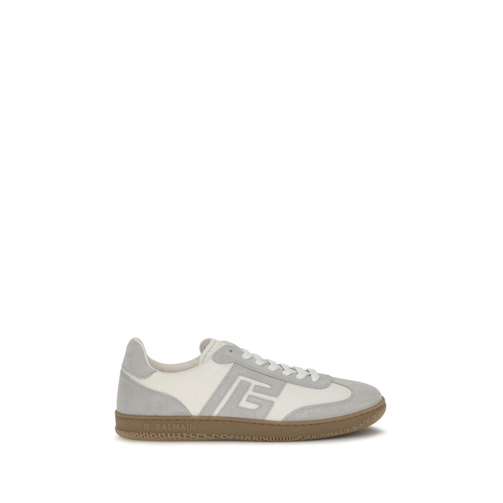Sneakers athlétiques Balmain Bos Taurus en cuir de veau blanc pour homme, style moderne et confortable.