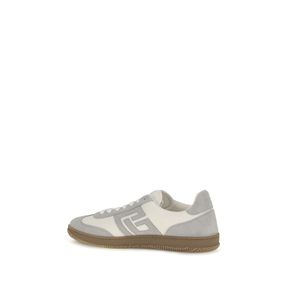 Chaussures Balmain Bos Taurus en cuir de veau blanc, baskets athlétiques élégantes avec design moderne et détails sophistiqués.