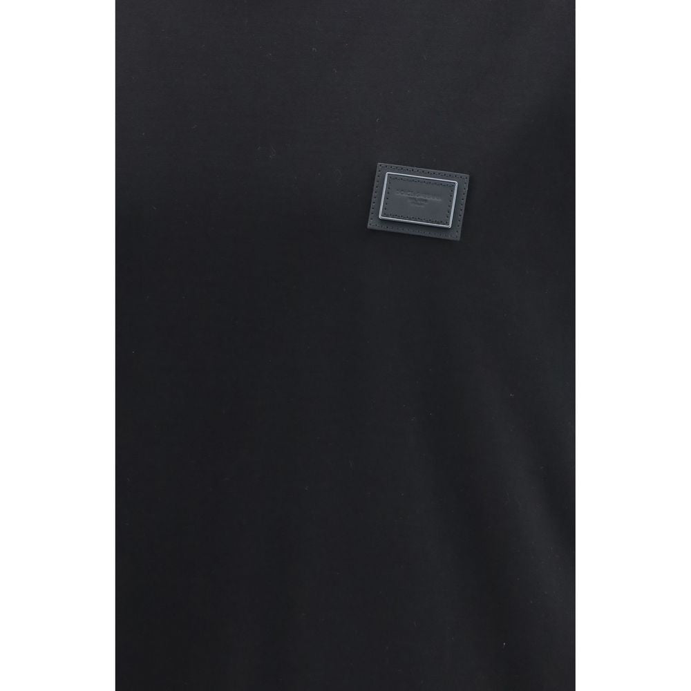 T-shirt en coton noir de la marque Dolce & Gabbana, coupe classique avec logo discret sur la poitrine.