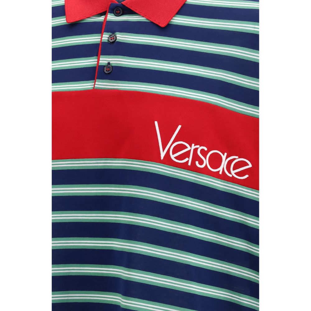 Chemise polo en coton multicolore de Versace, vue de face, avec logo distinctif sur la poitrine.