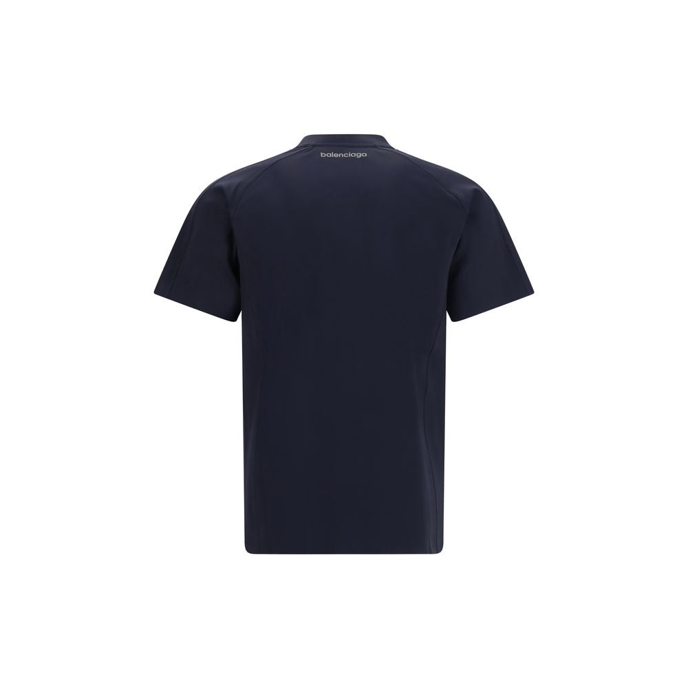 Vêtements de sport en polyamide bleu de la marque Balenciaga, style moderne et sportif, visible en détail sur l'image.