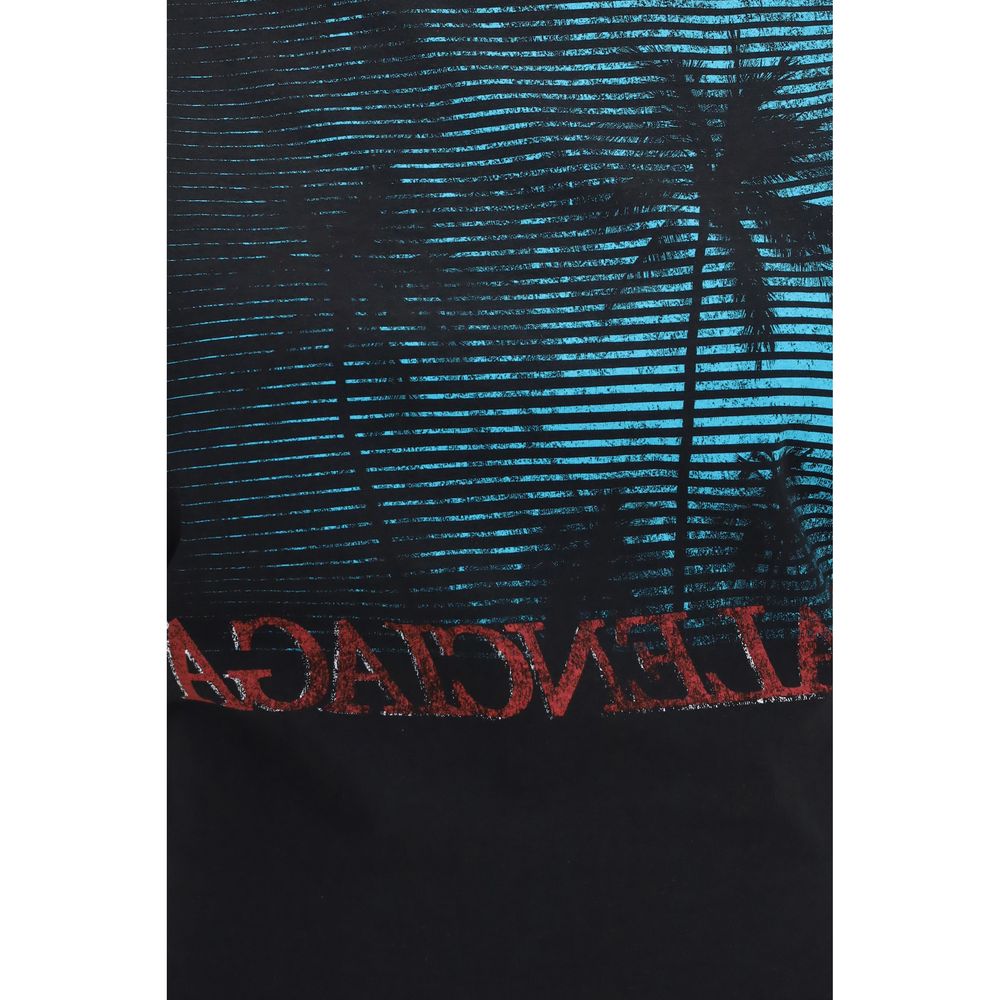 T-shirt noir en coton de Balenciaga, coupe classique avec logo discret, porté sur un mannequin.