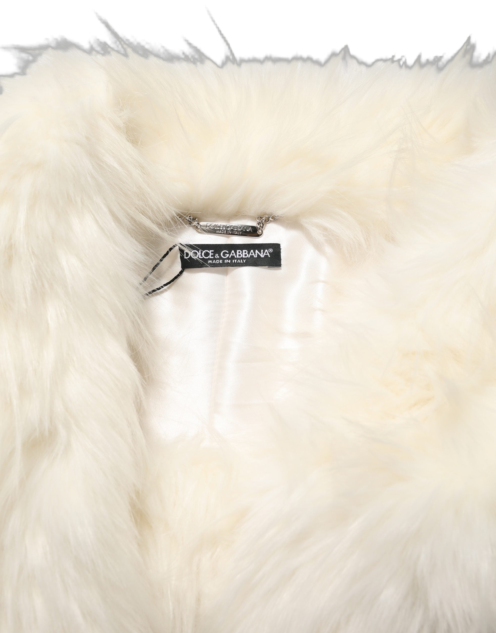 Manteau long à manches longues en fausse fourrure blanche de Dolce & Gabbana, élégant et chaud.