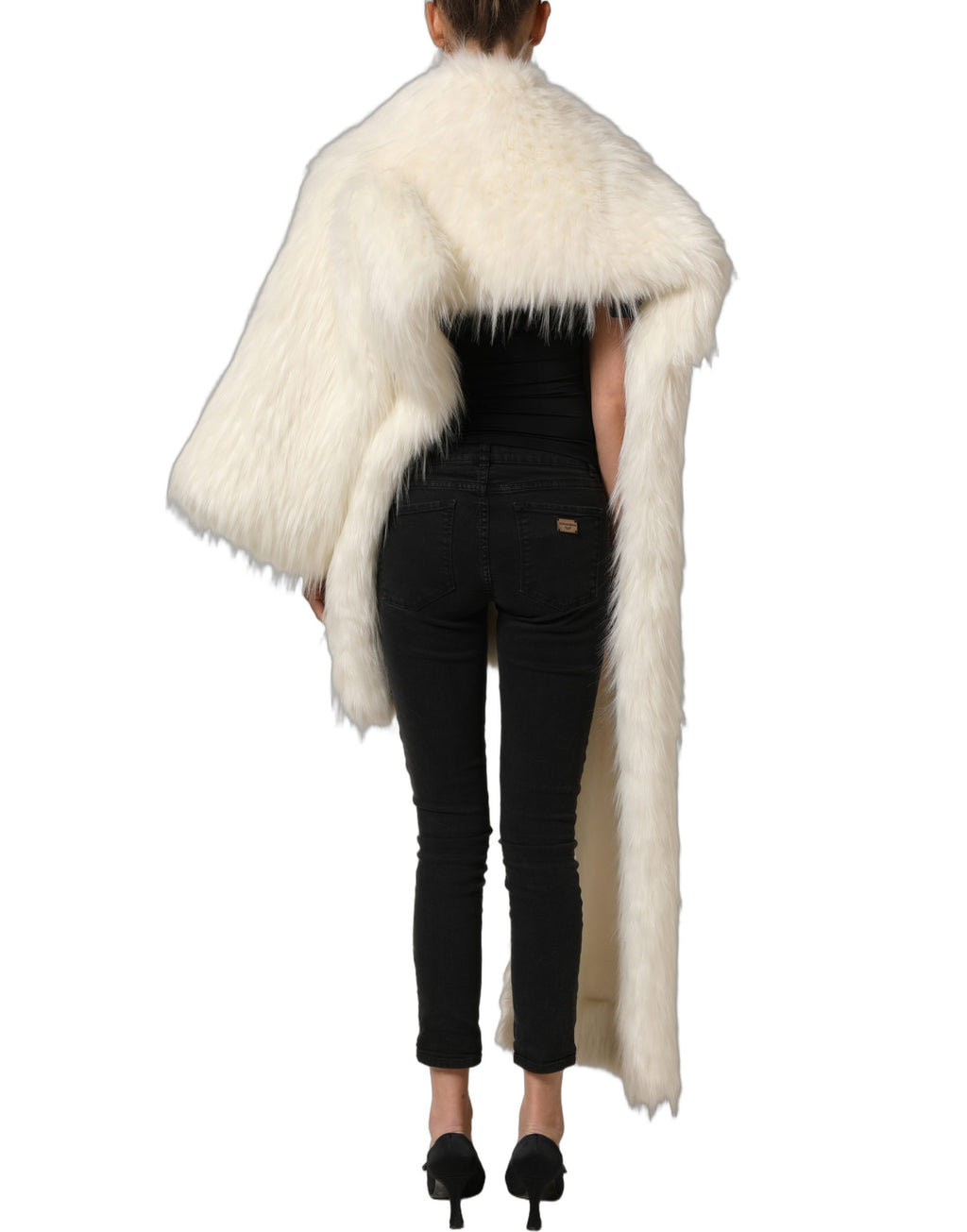Manteau en fausse fourrure blanche à manches longues de Dolce & Gabbana, élégant et chaud, pour un style sophistiqué.