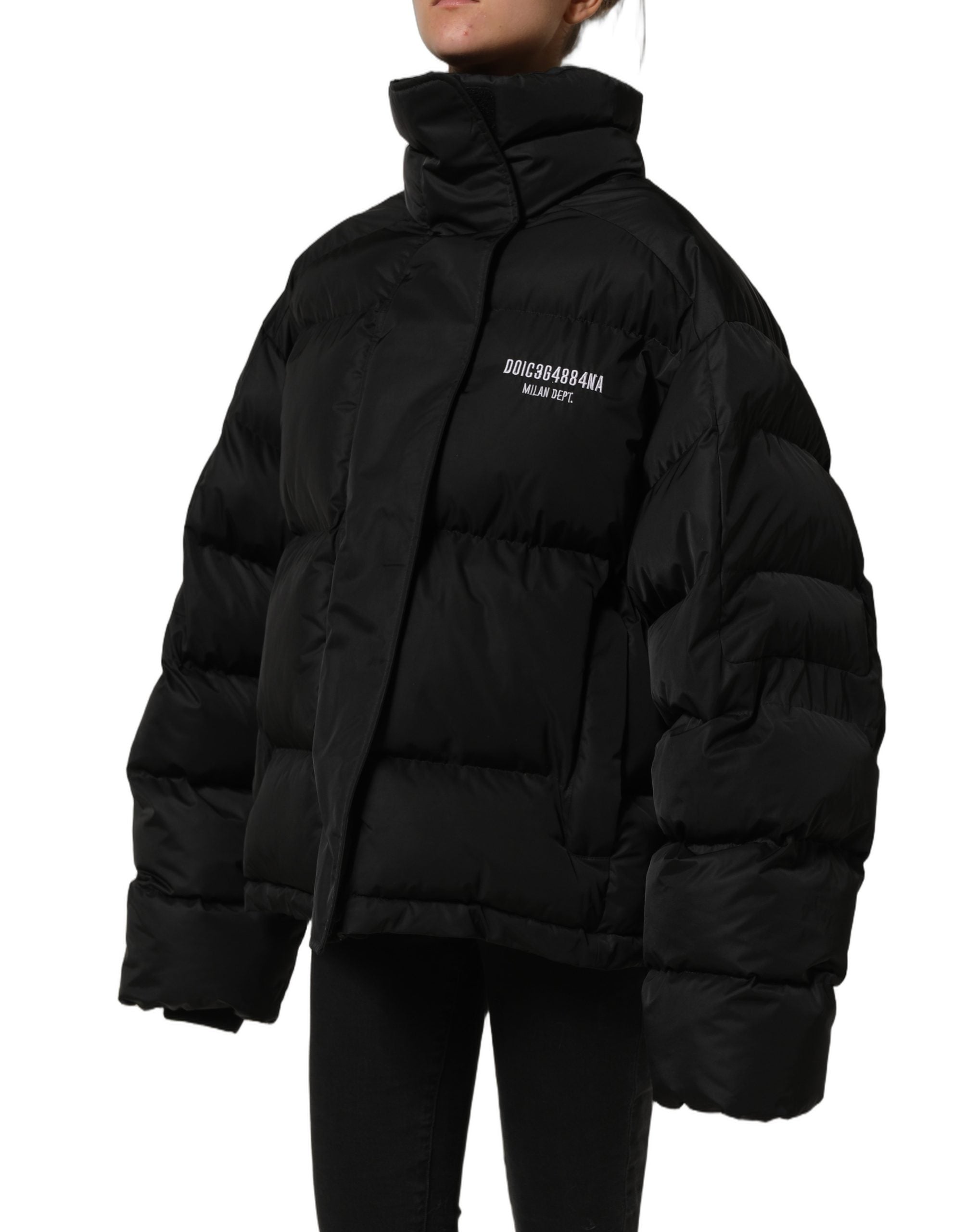 Veste matelassée noire Dolce & Gabbana DGVIB3 avec broderies, style chaud et élégant, vue de face.
