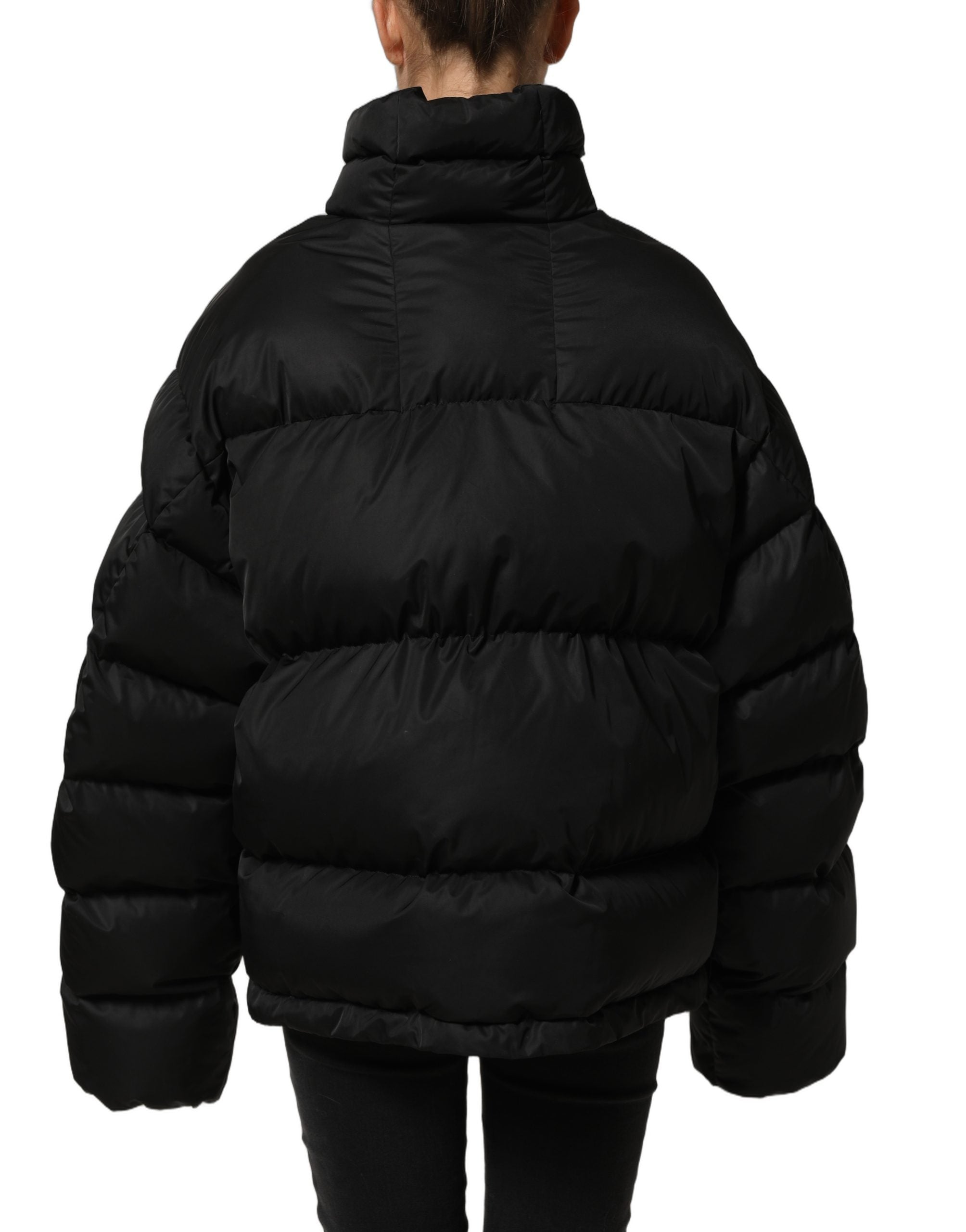 Veste matelassée noire Dolce & Gabbana DGVIB3 avec broderies, style puffer chaud et tendance.
