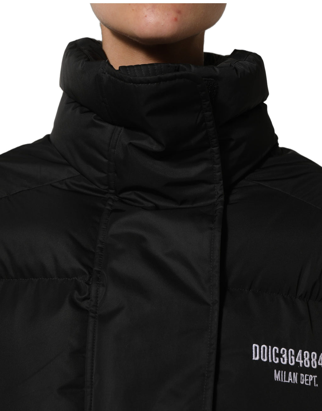 Veste matelassée noire Dolce & Gabbana DGVIB3 avec broderies, coupe rembourrée et style élégant.