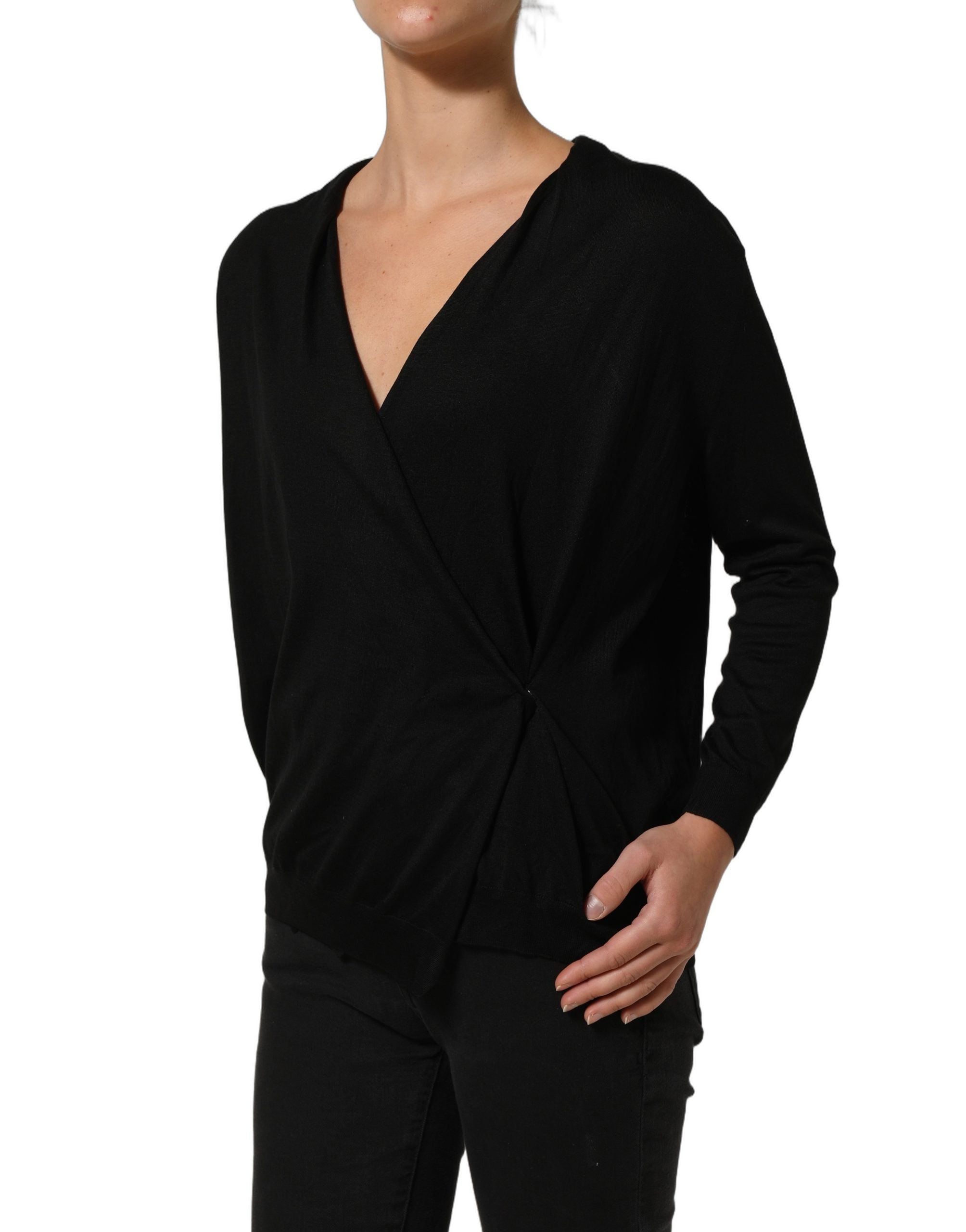 Chemise noire en soie Dolce & Gabbana à manches longues et drapée, élégante et sophistiquée.