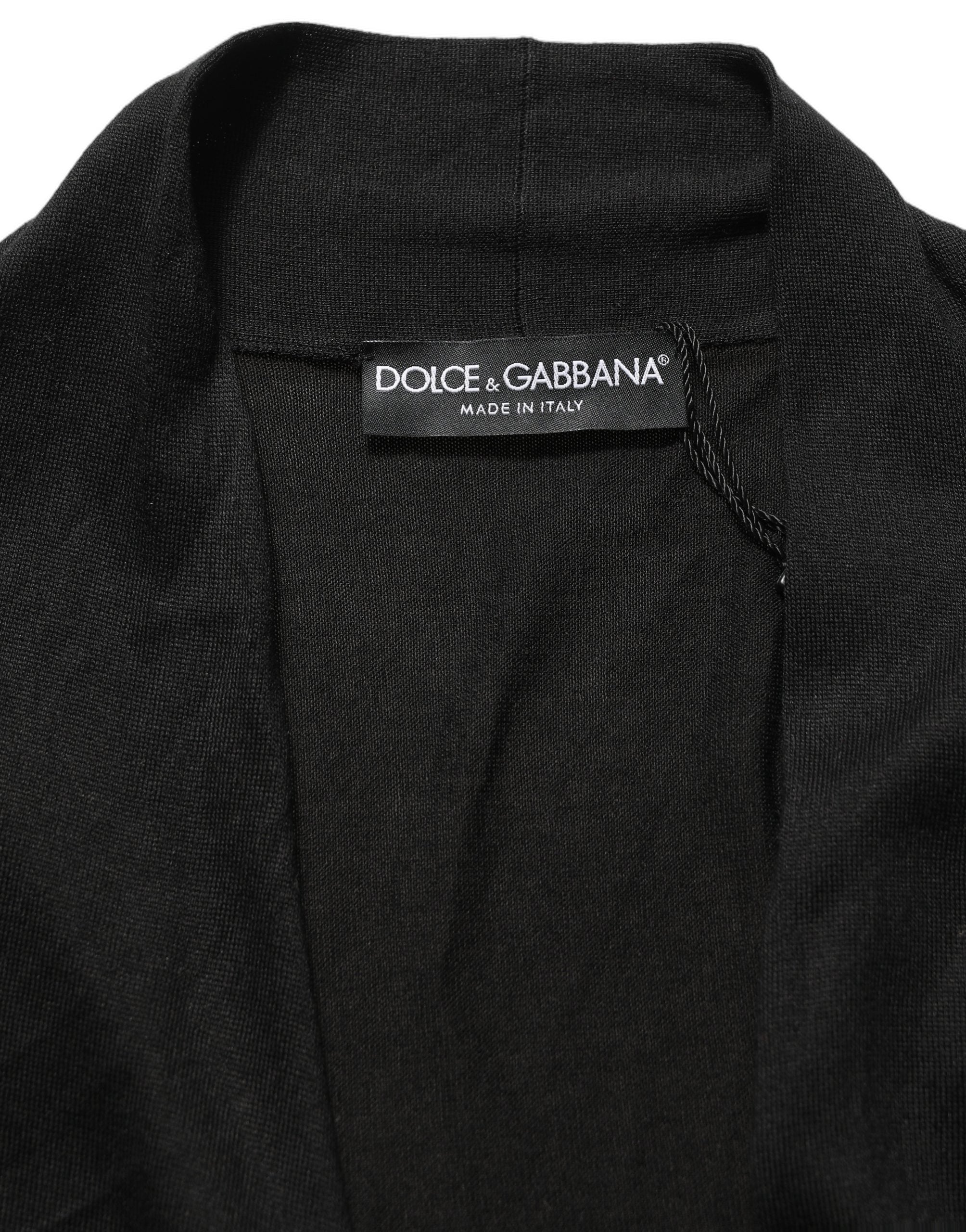 Blouse en soie noire à manches longues et drapée de la marque Dolce & Gabbana, vue de face.
