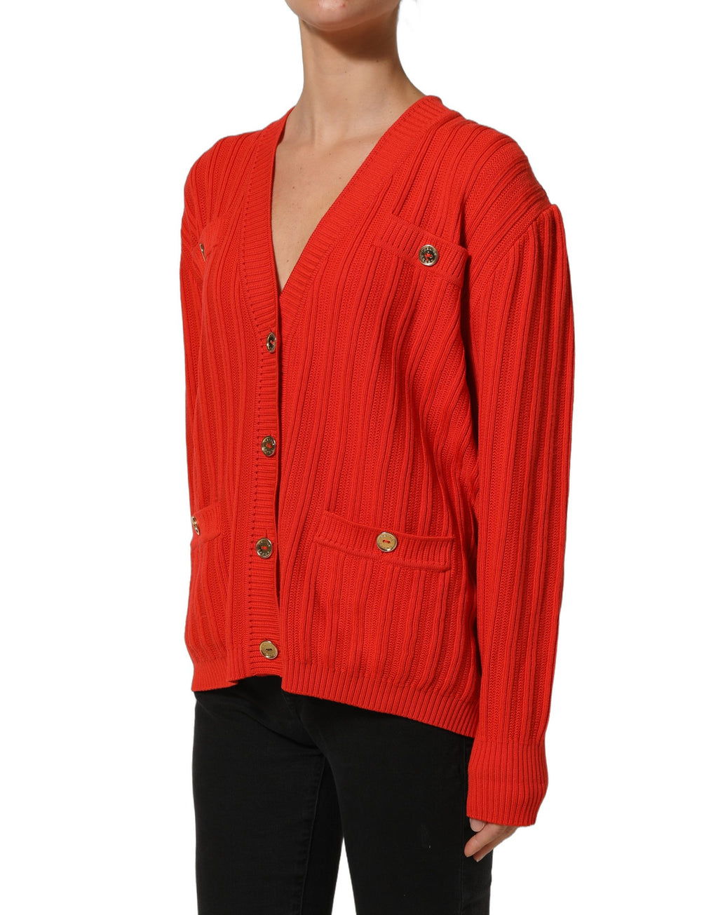 Cardigan en laine rouge Celine à boutons embellis, pull torsadé élégant et chaud pour femmes.
