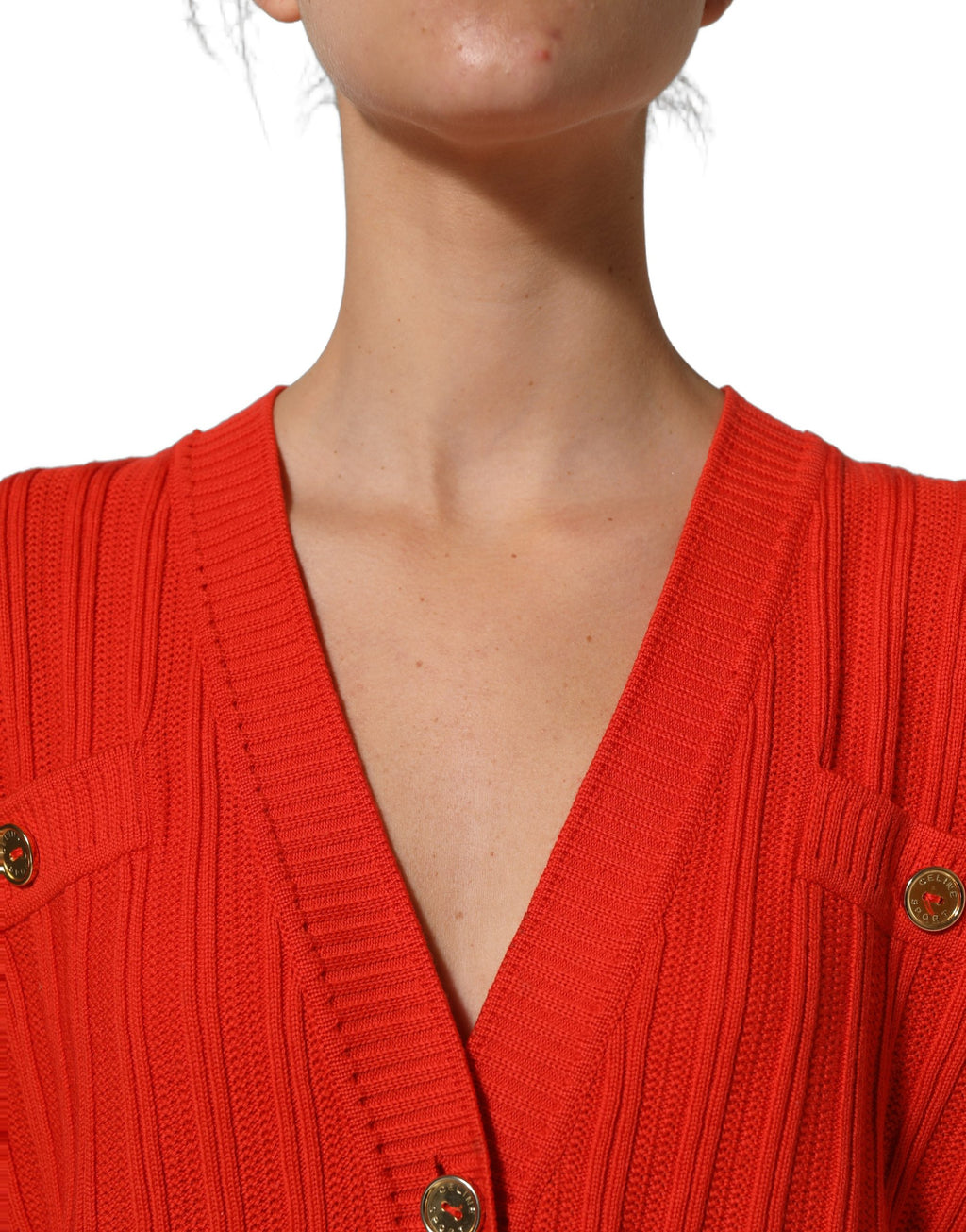 Pull en laine rouge Celine avec boutons et embellissements, cardigan chaud et élégant pour femme.