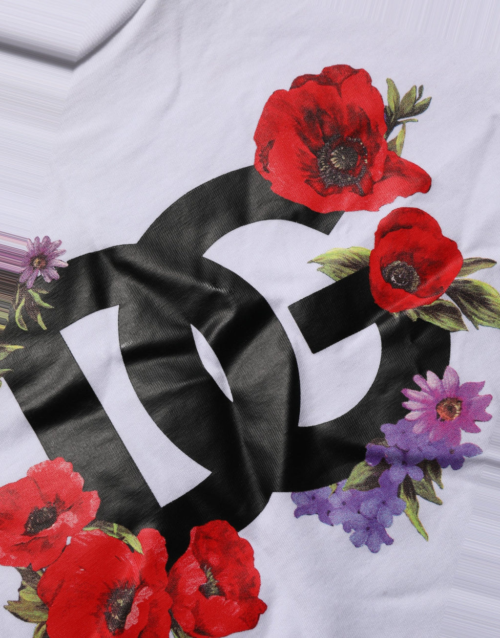 T-shirt blanc Dolce & Gabbana en coton avec logo floral, col rond et design élégant.