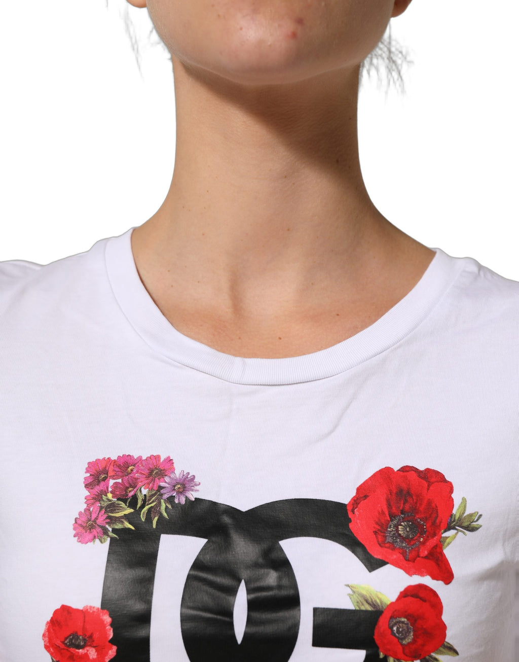 T-shirt blanc en coton Dolce & Gabbana avec logo floral rond, col rond, design élégant et casual.