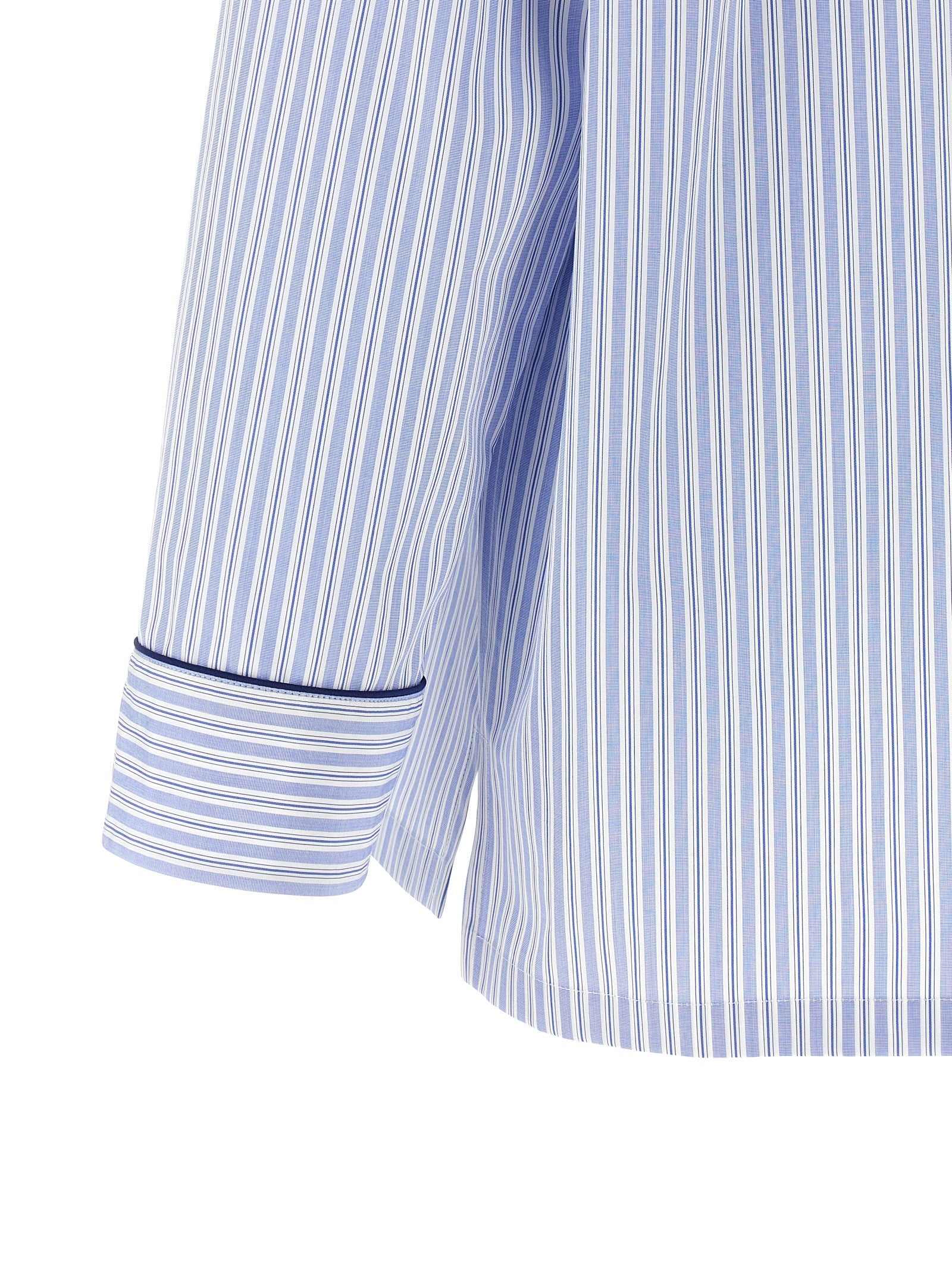 Chemise en coton bleue Dolce & Gabbana, style élégant avec détails raffinés, vue de face sur une mannequin.