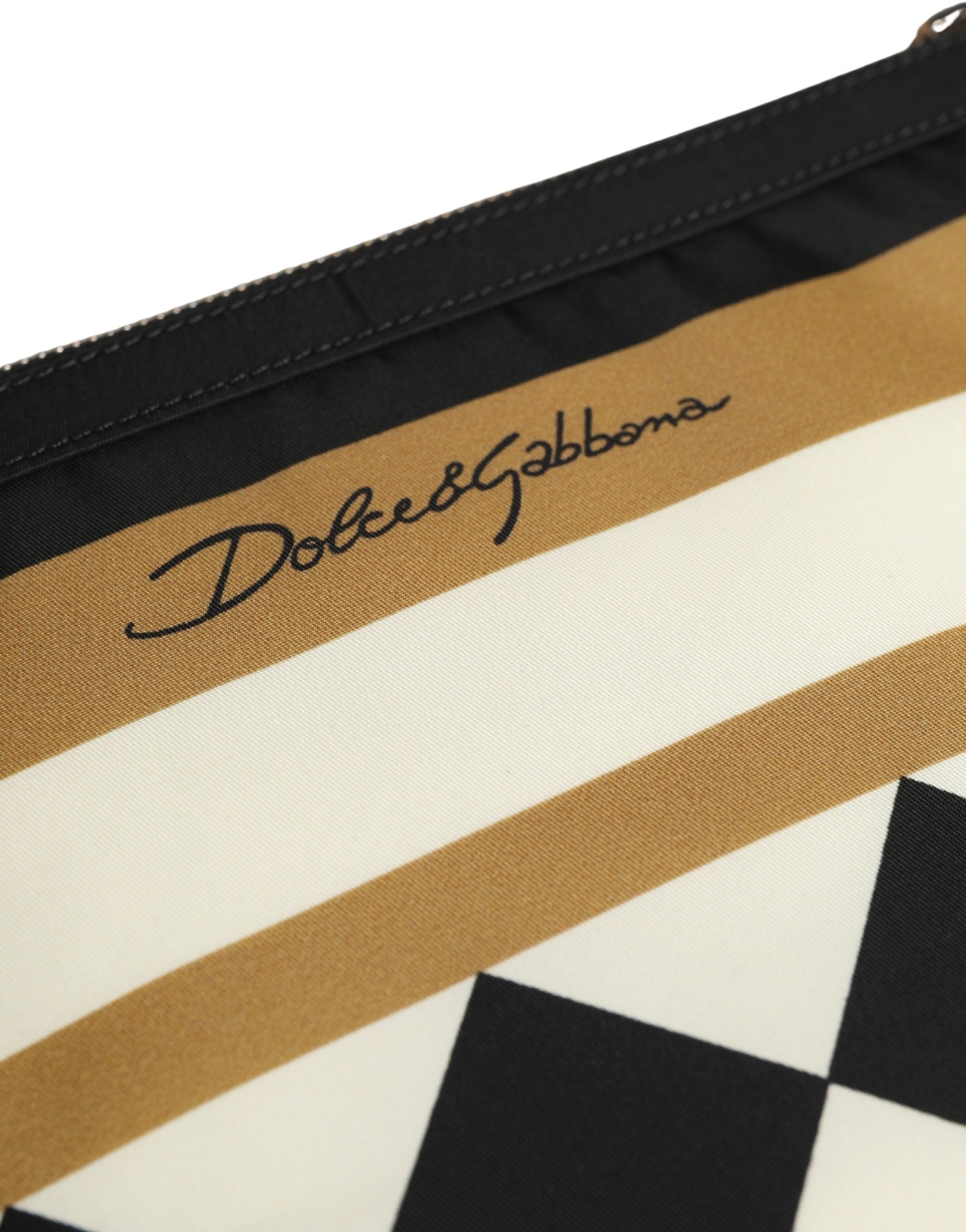 Sac clutch en nylon Dolce & Gabbana à motif à carreaux multicolores et logo imprimé, élégant et pratique.