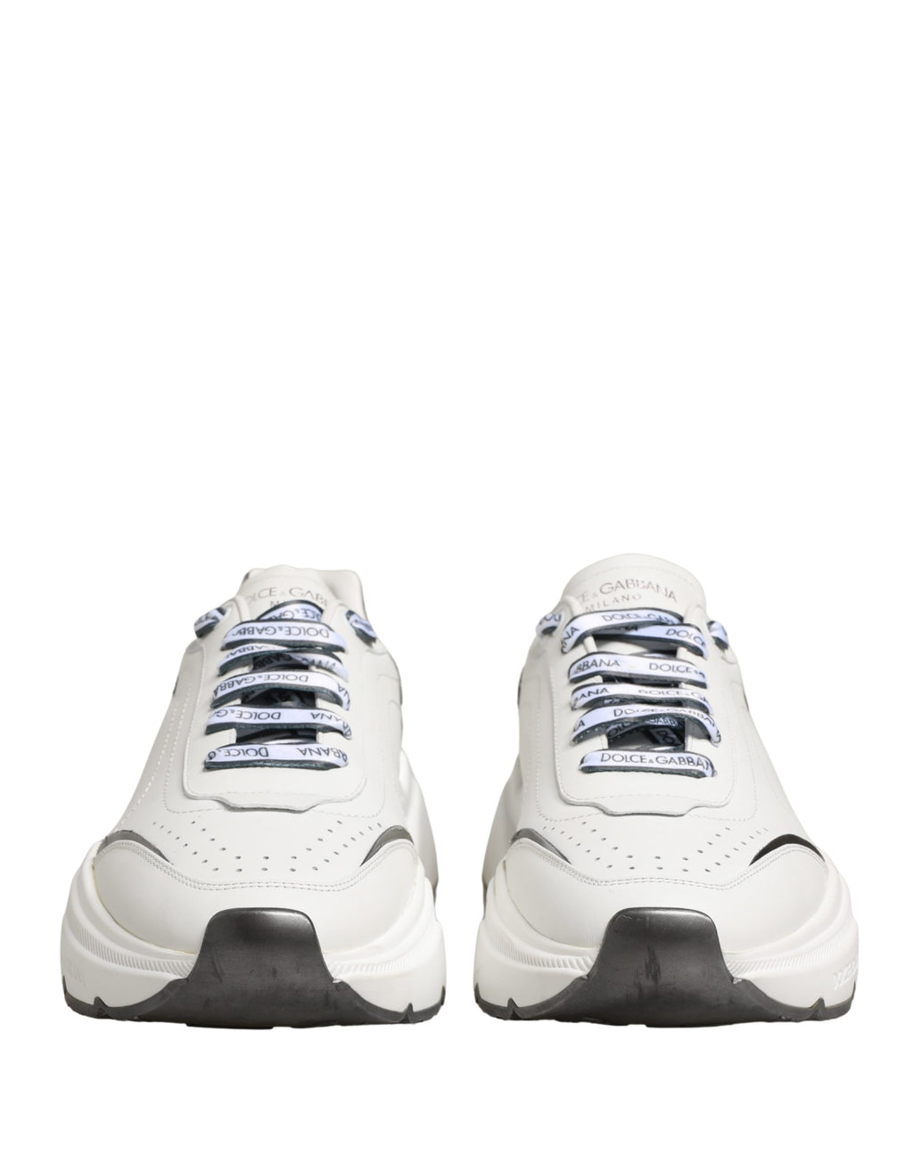 Chaussures sneakers basses blanches et argentées Dolce & Gabbana Daymaster pour homme, vue de face.