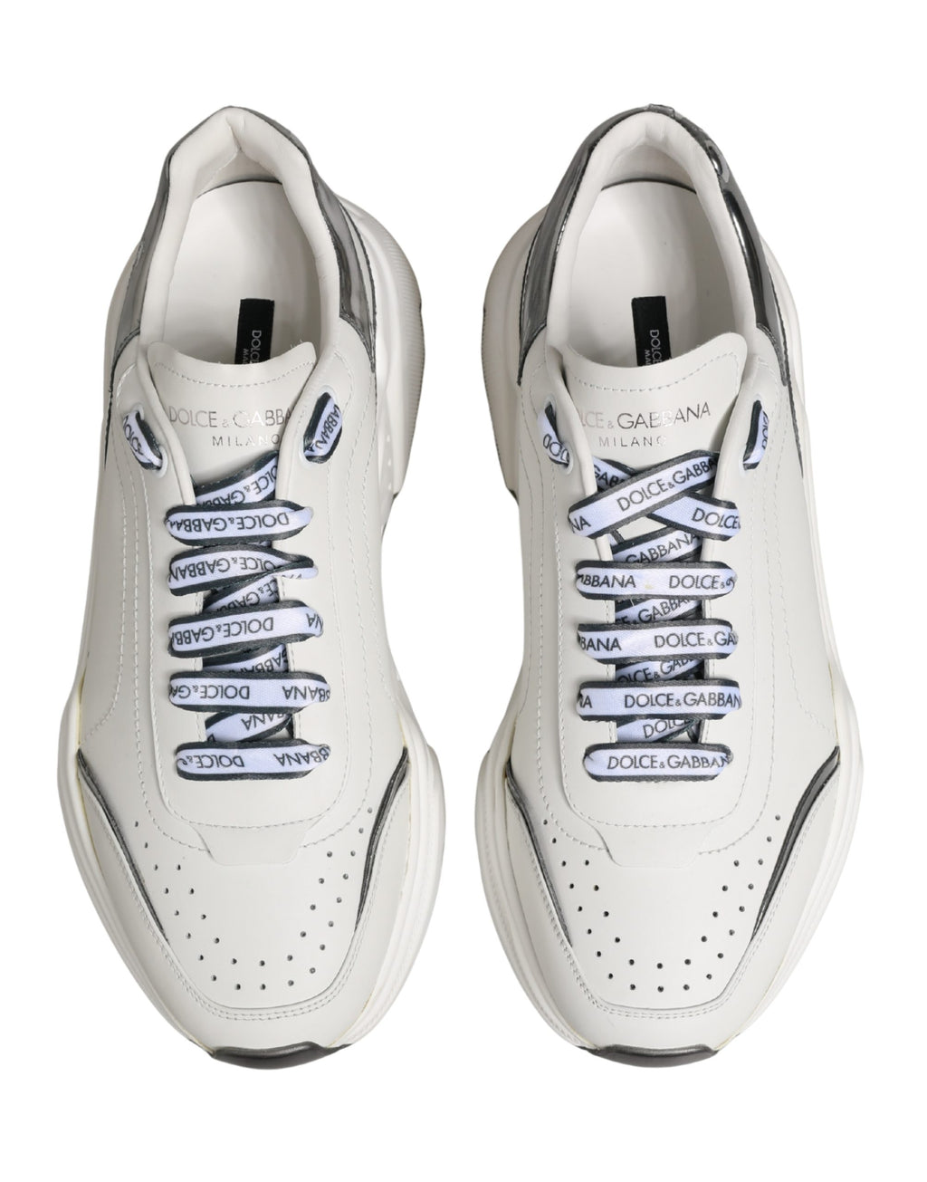 Chaussures sneakers basses blanches et argentées Dolce & Gabbana Daymaster pour hommes, vue de côté.