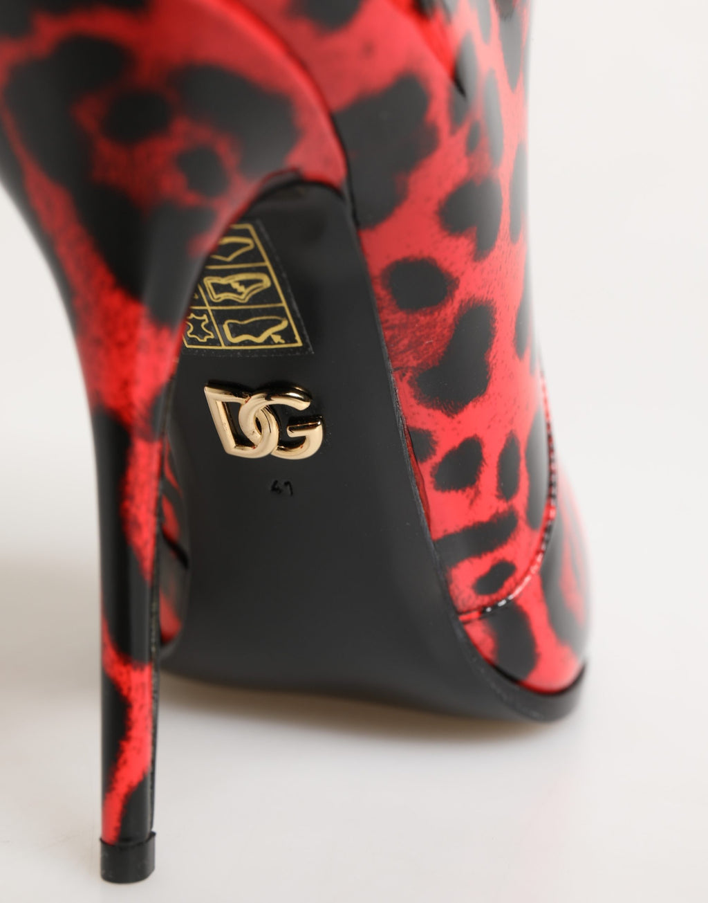 Bottines Dolce & Gabbana Cardinale à talons avec motif léopard rouge, chaussures élégantes et tendance pour femmes.