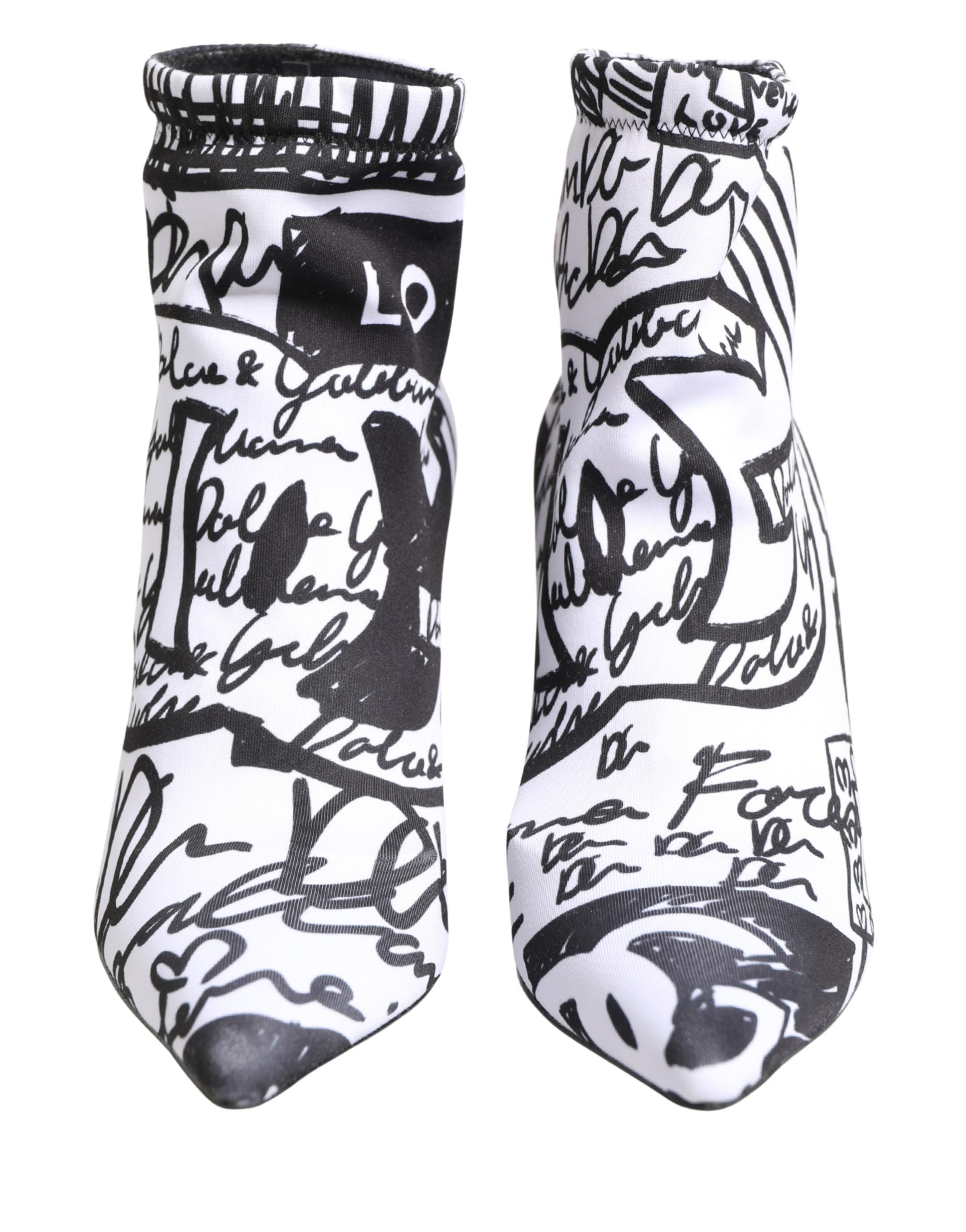 Chaussures bottines blanches Dolce & Gabbana avec motif graffiti et semelle stretch, style moderne et tendance.